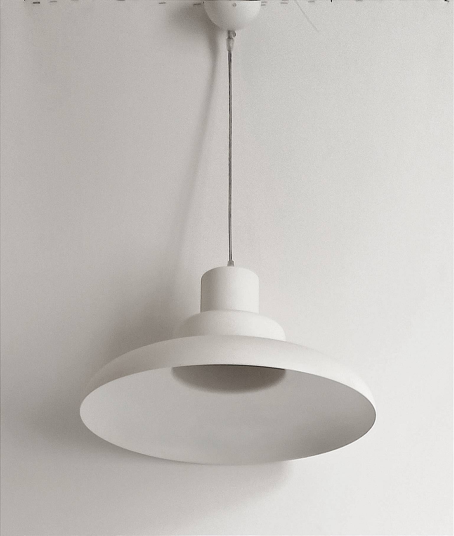 White lacquered chandelier Italian design 80s Diameter 50 cm