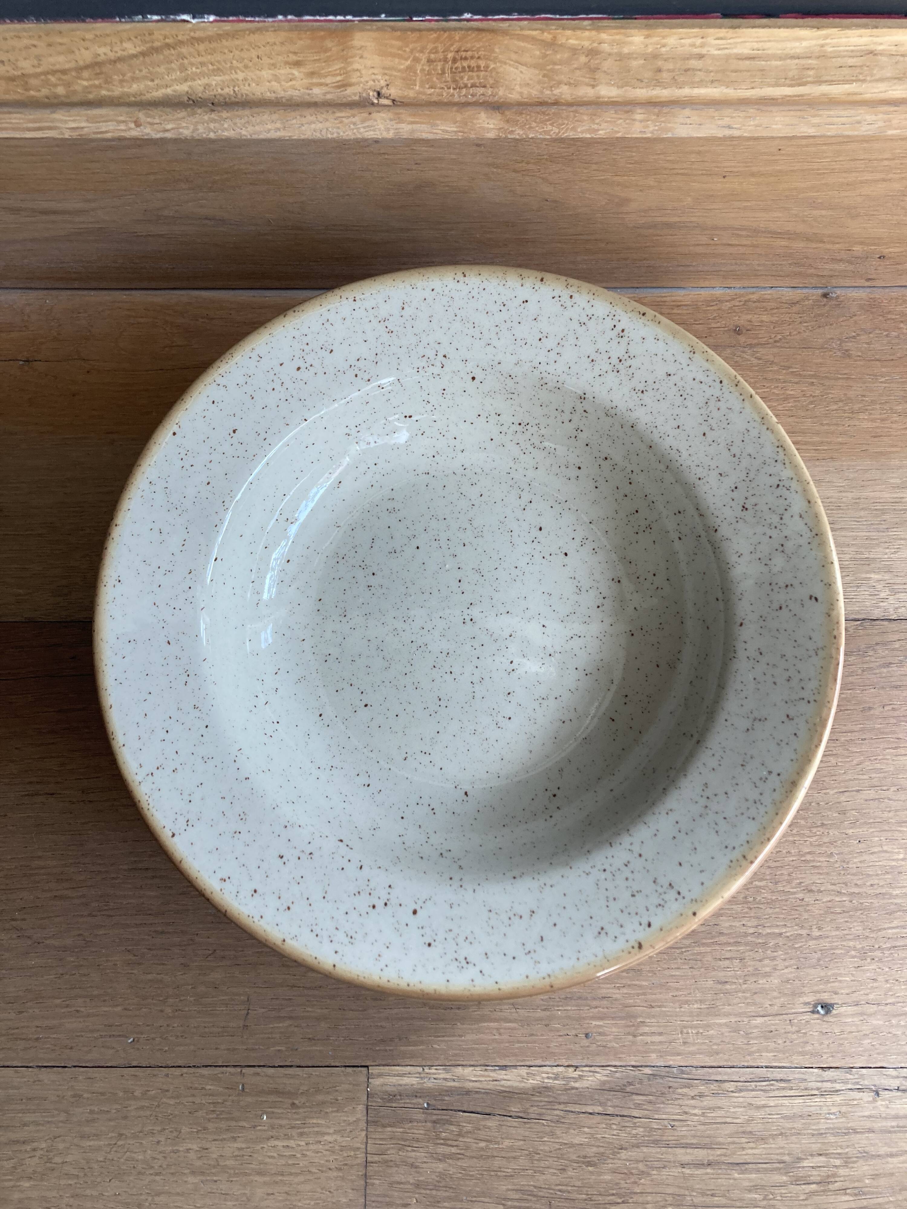 5 speckled hollow plates