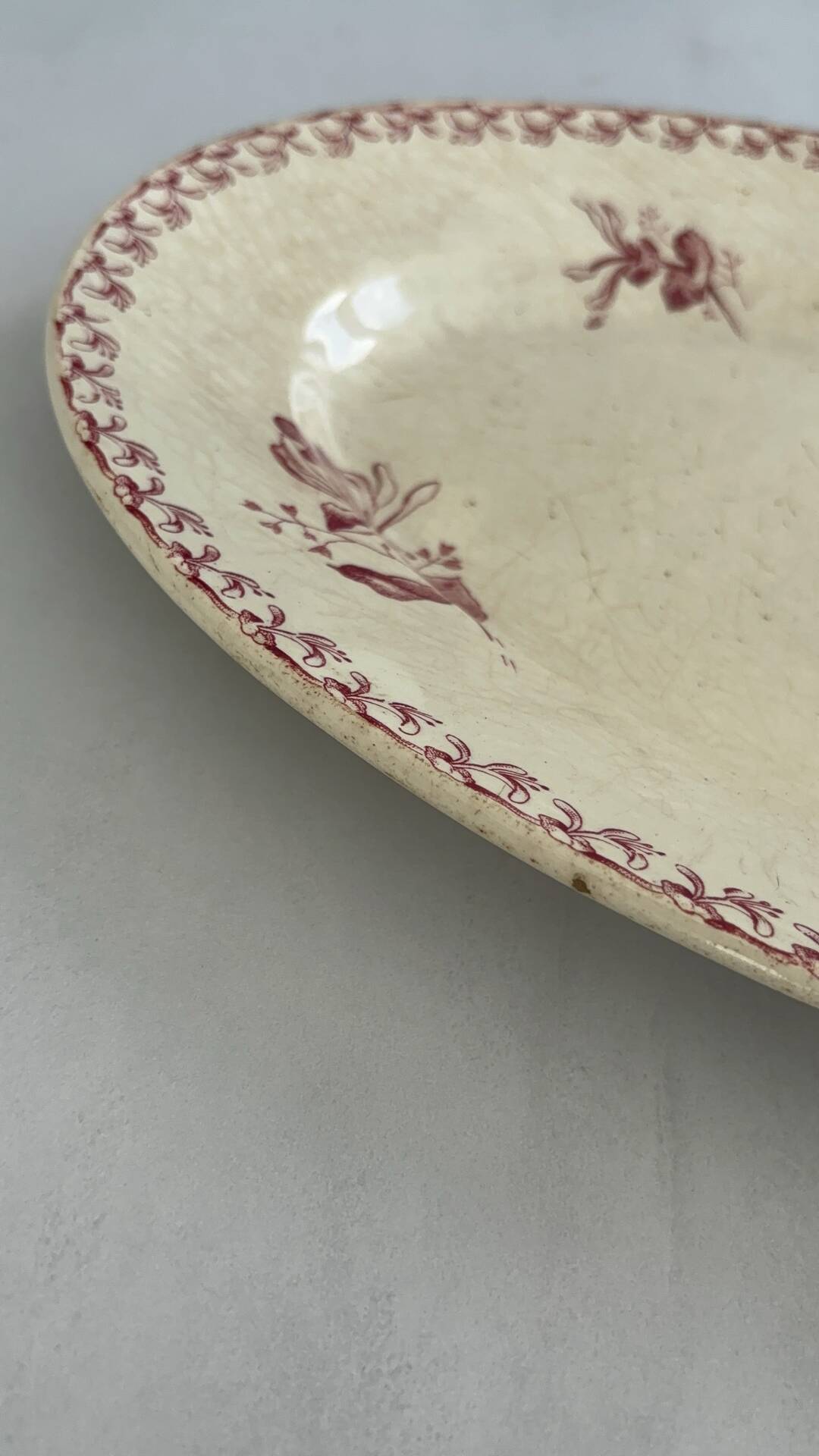 Oval plate, red iron earth, Gien honeysuckle model - antique earthenware