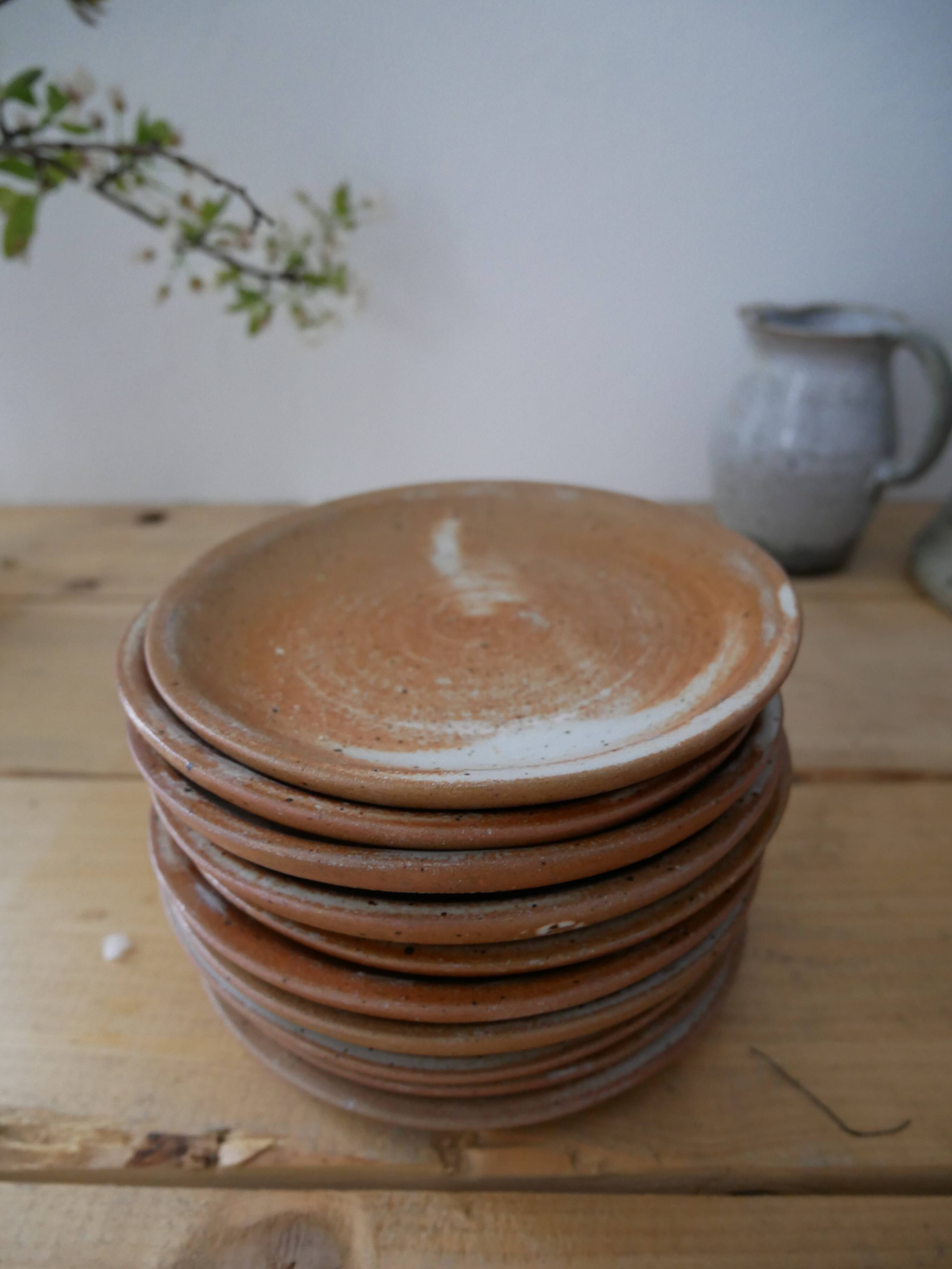 Lot 10 dessert plates in sandstone