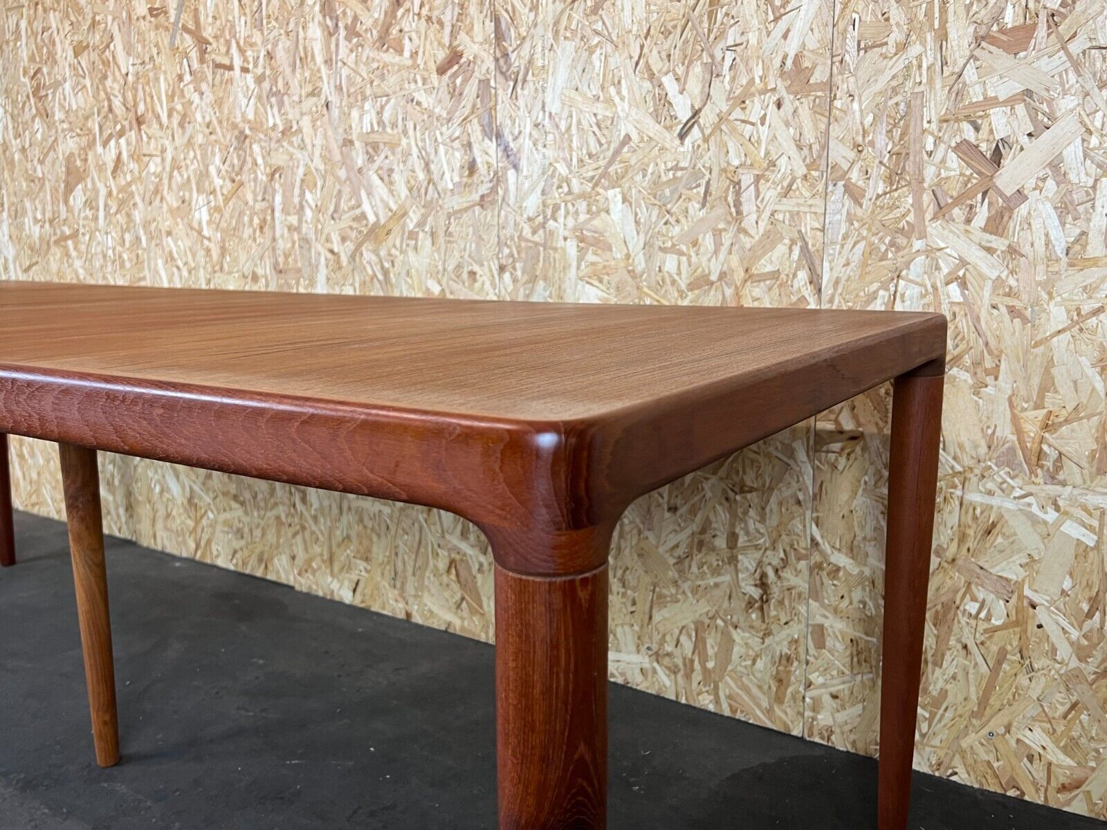 Teak dining table danish design, 60s 70s