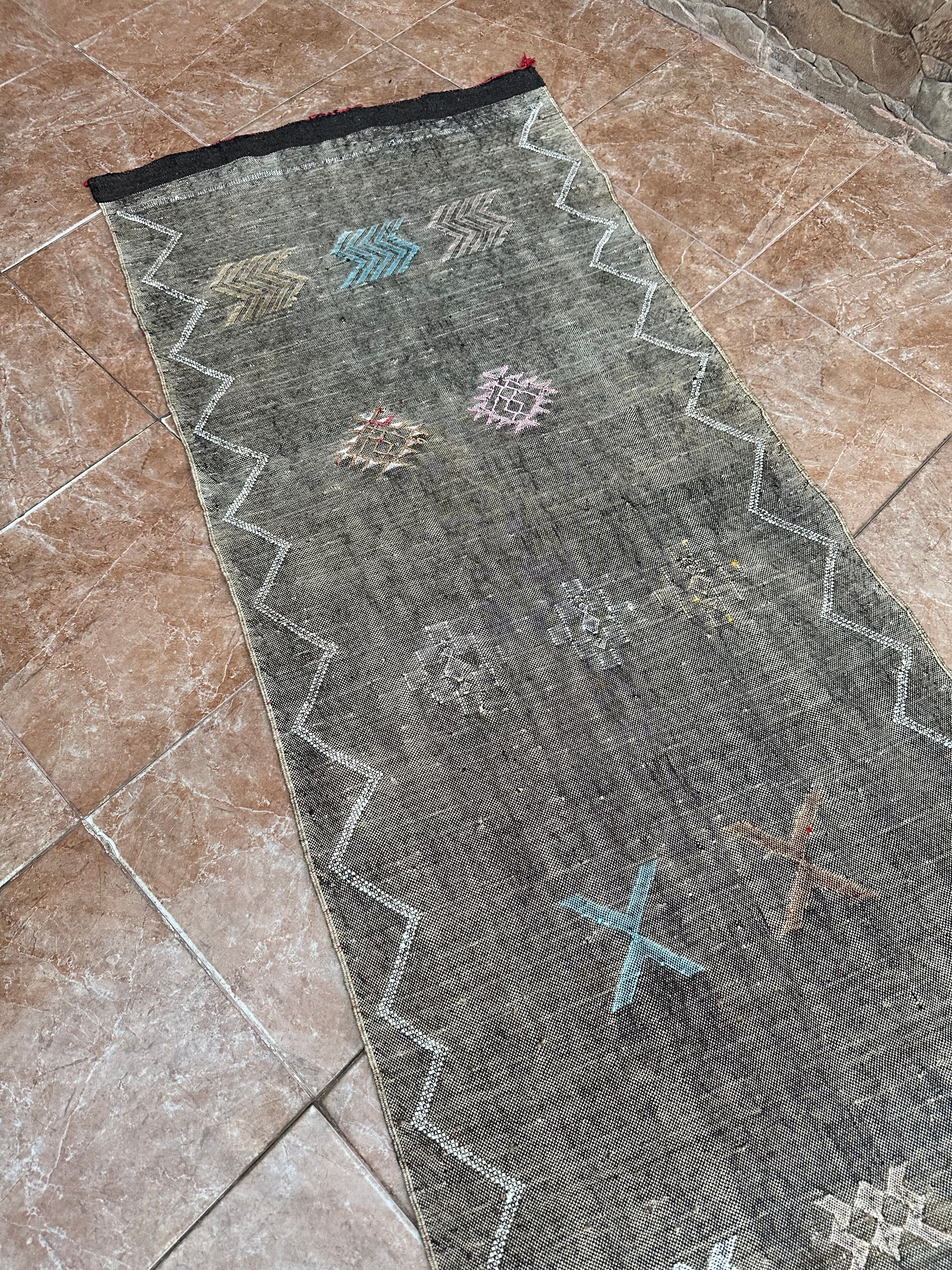 Moroccan silk hallway rug with cactus pattern: handwoven