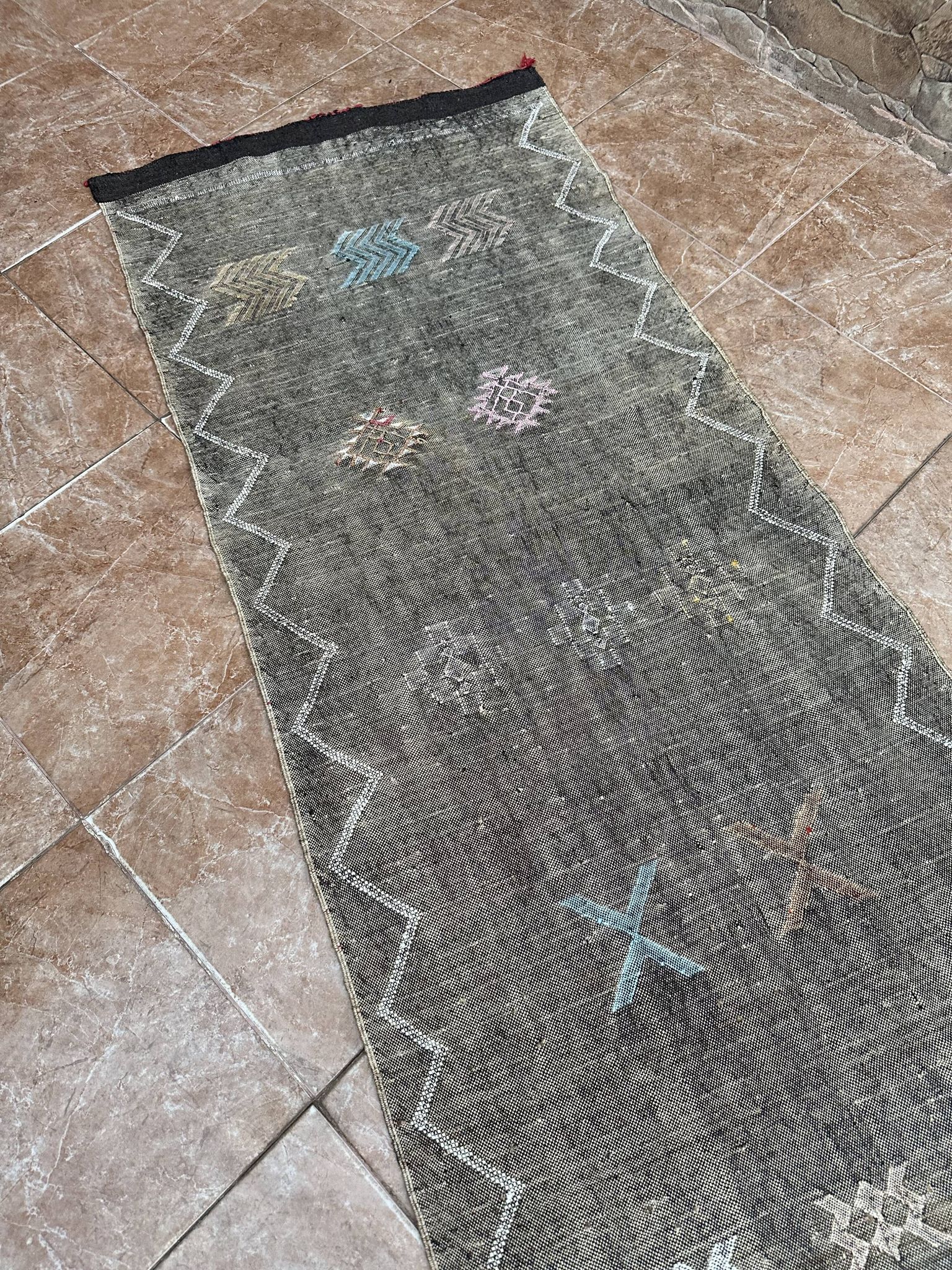 Moroccan silk hallway rug with cactus pattern: handwoven