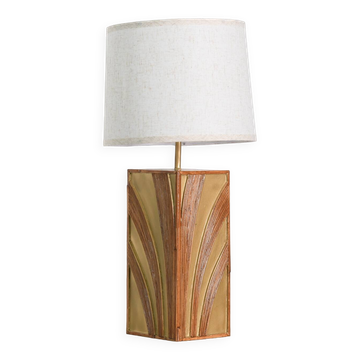 Lampe de table en rotin fabriquée à la main