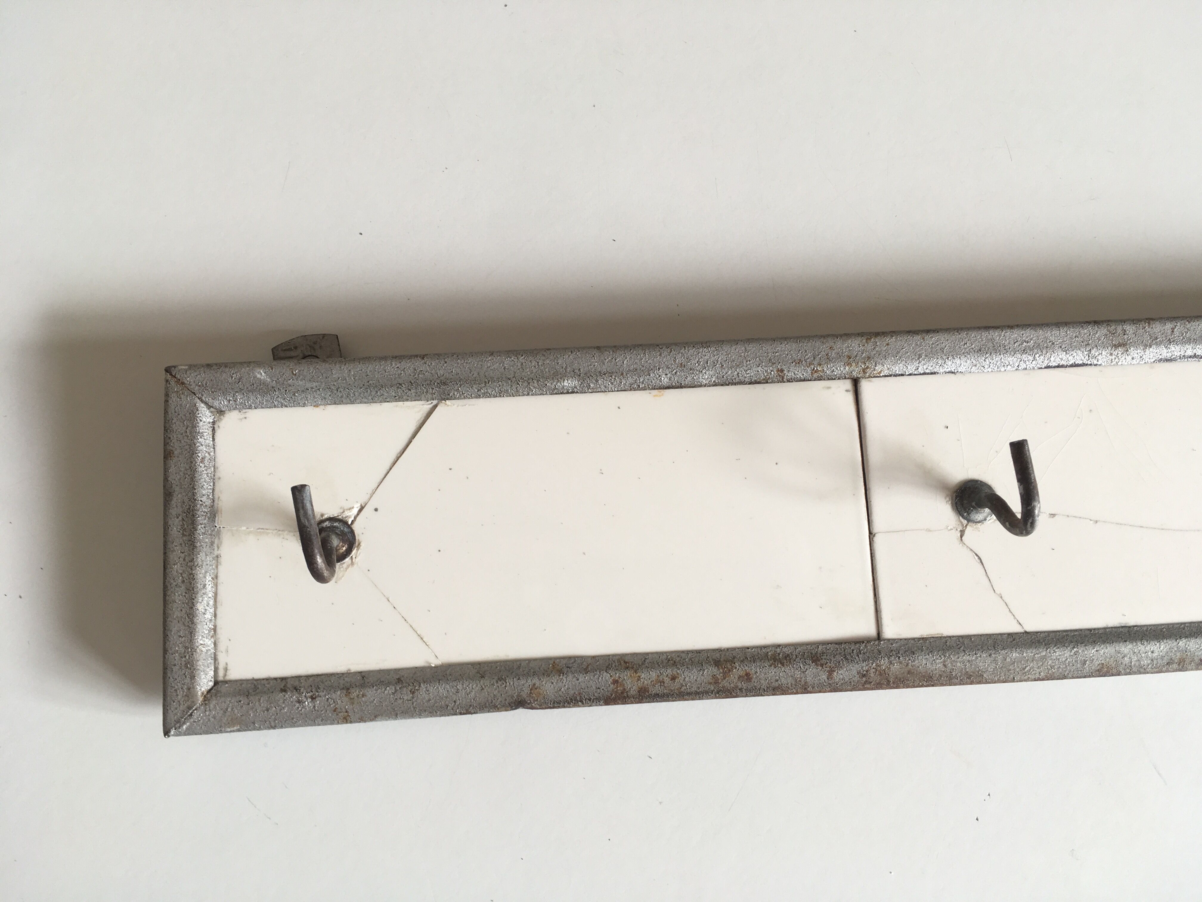 Patère USA hangs ceramic towel Amish 1930