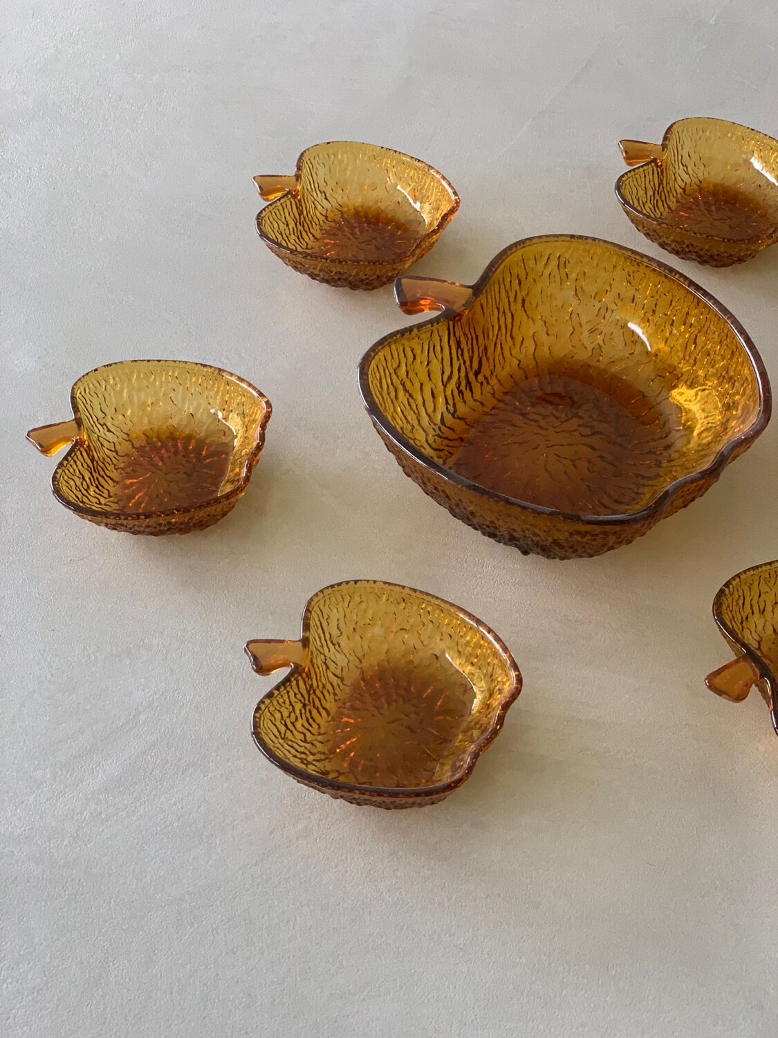 Apple salad bowl dessert service and 6 cups