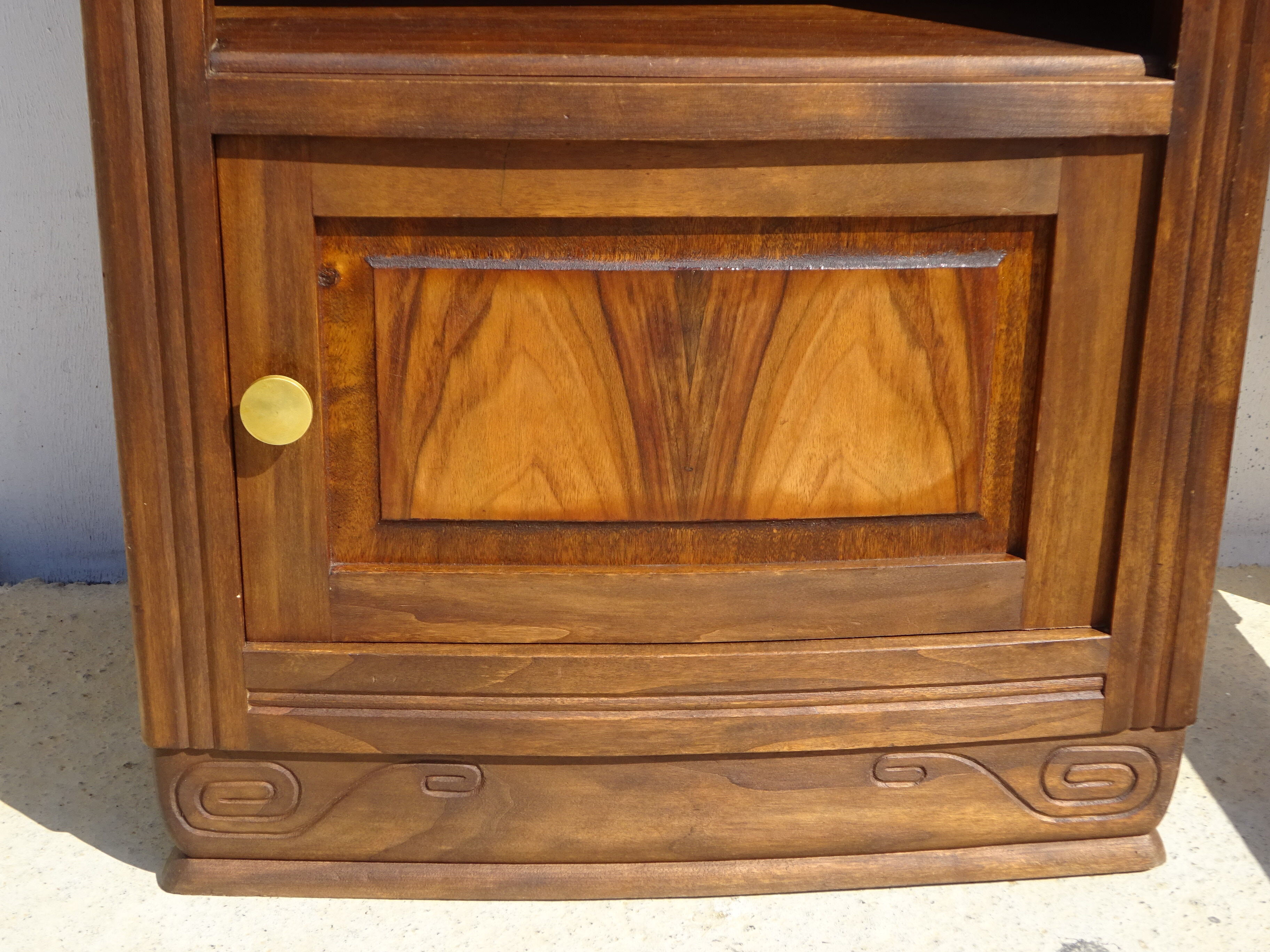 Art Deco bedside in solid walnut and walnut bramble, 1930's