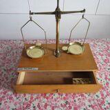 2-tray scale known as Trebuchet