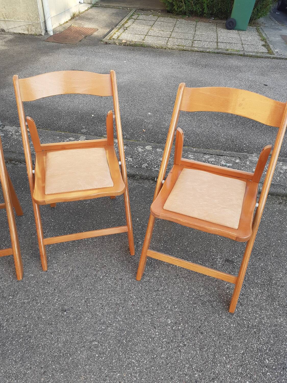 “Space saving” dining set