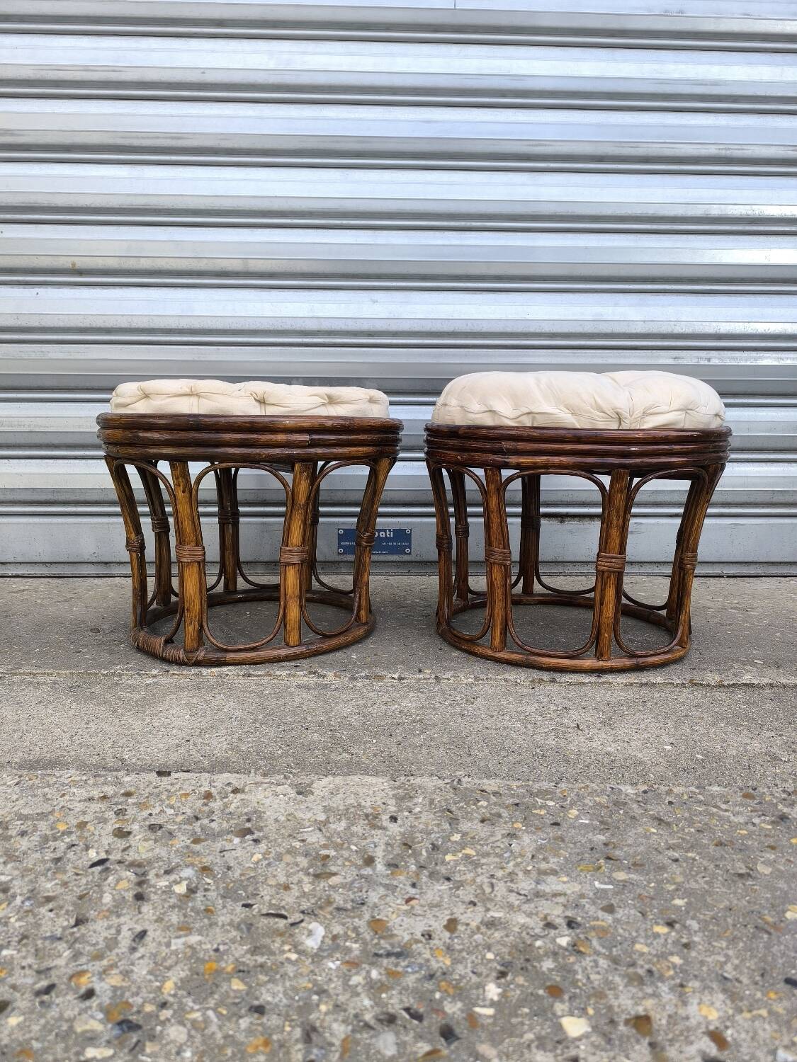 Paire de tabourets en rotin