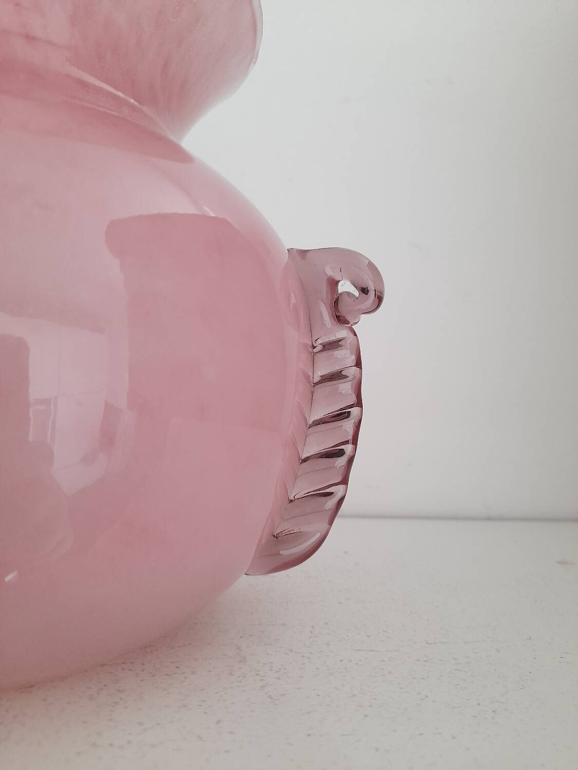 Vase en verre soufflé rose pastel 1980s