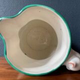 Pot à crème en faïence peint à la main et anse chat, 19e siècle