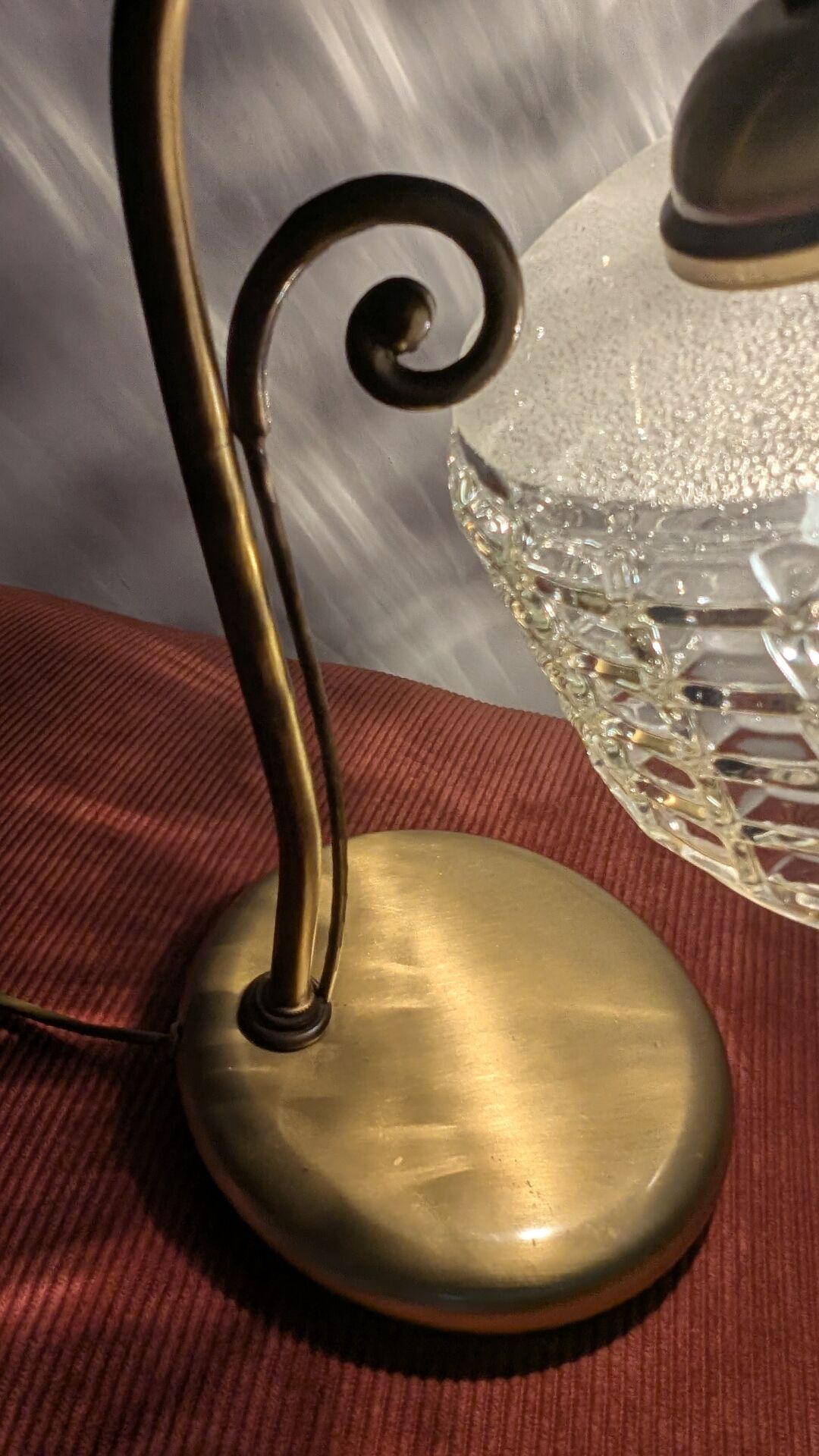 Lampe vintage en laiton et cristal taillé