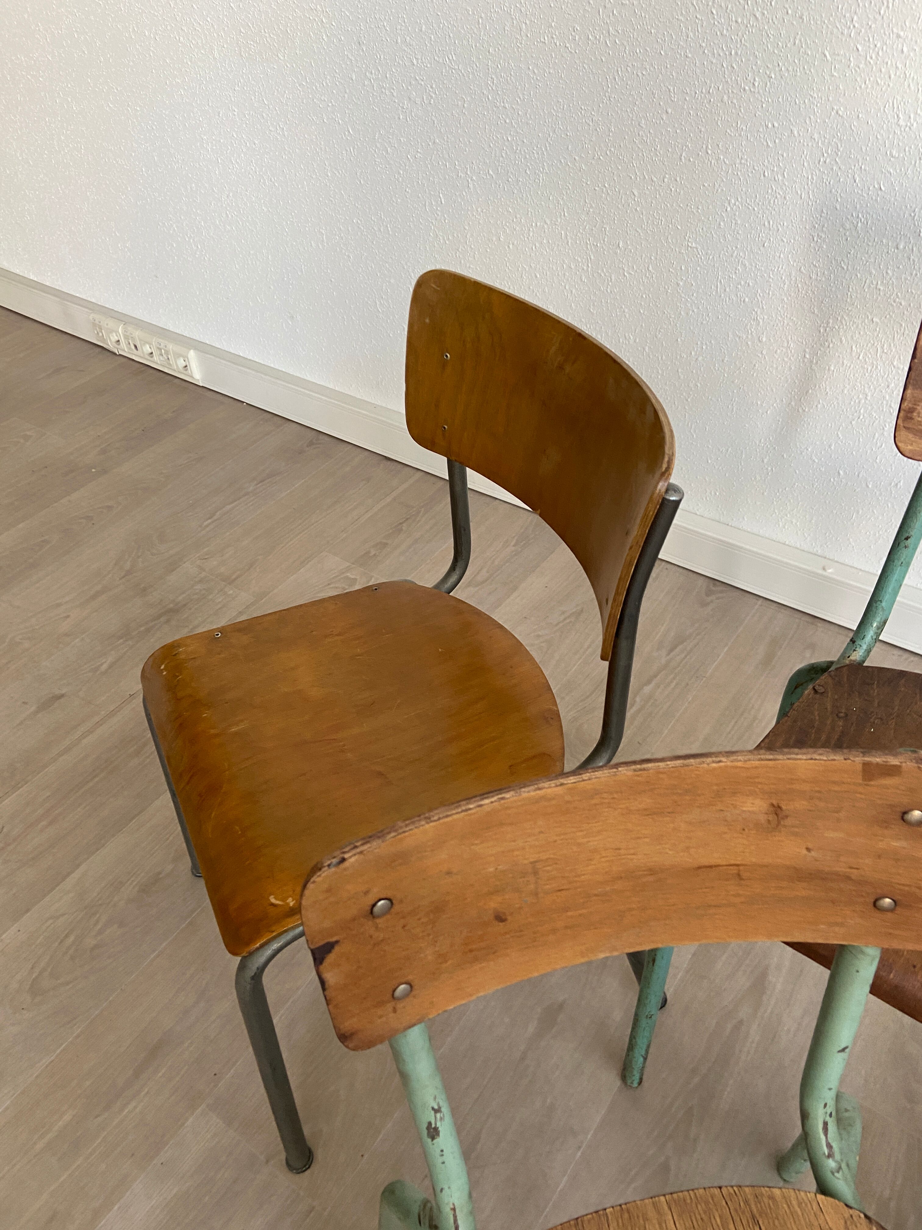 Set of 10 industrial chairs