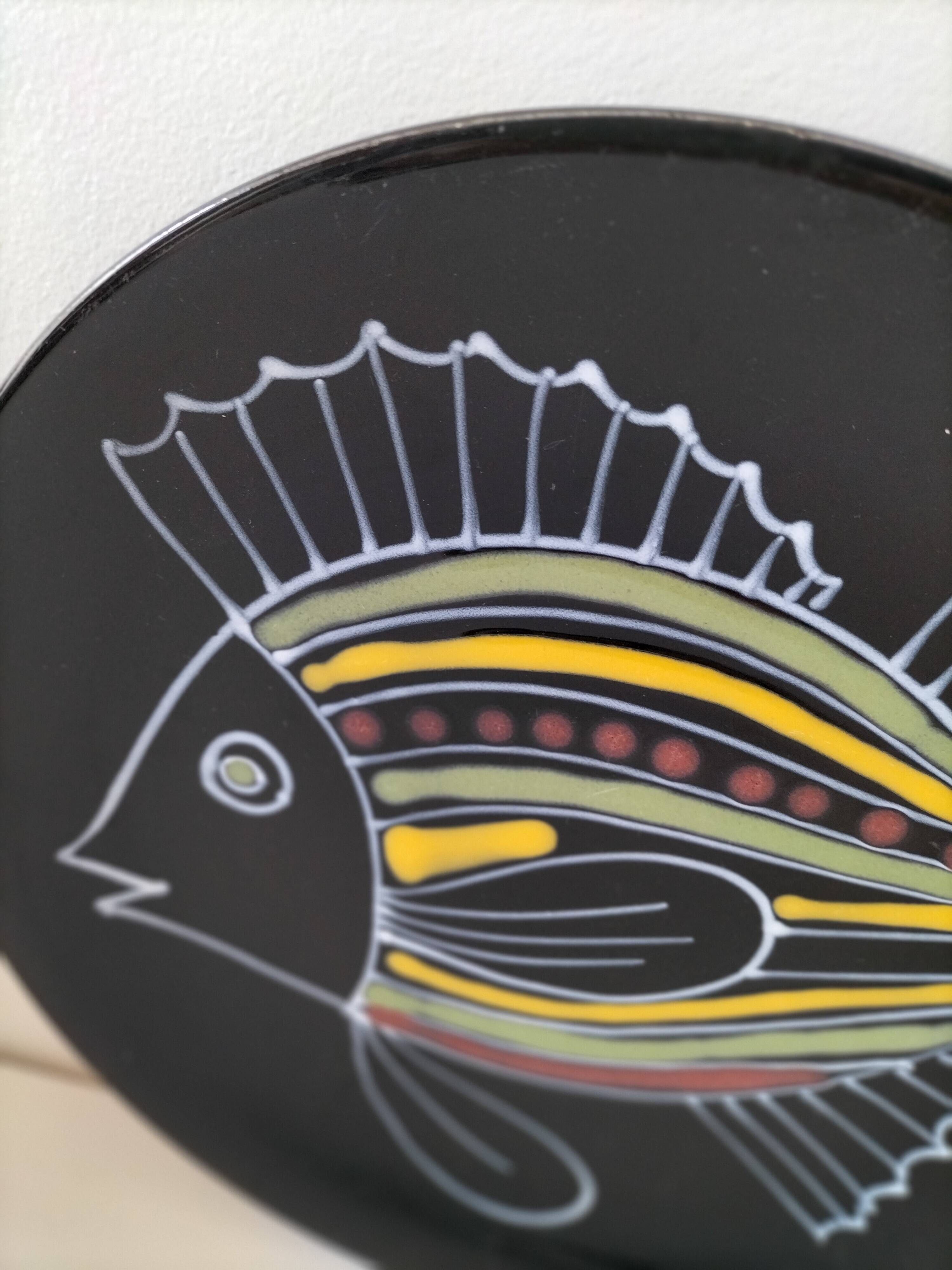 Black faience plate with stylised fish, Ty Breiz spirit from the 1960s.