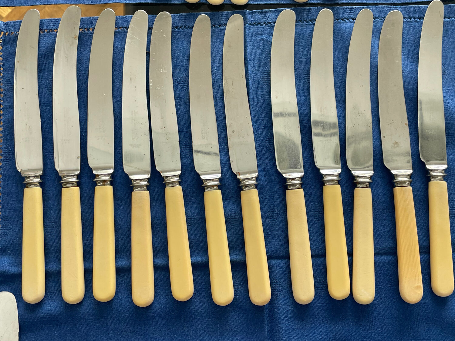 Vintage knife set from Sheffield - Ivory effect handles - 24 pieces