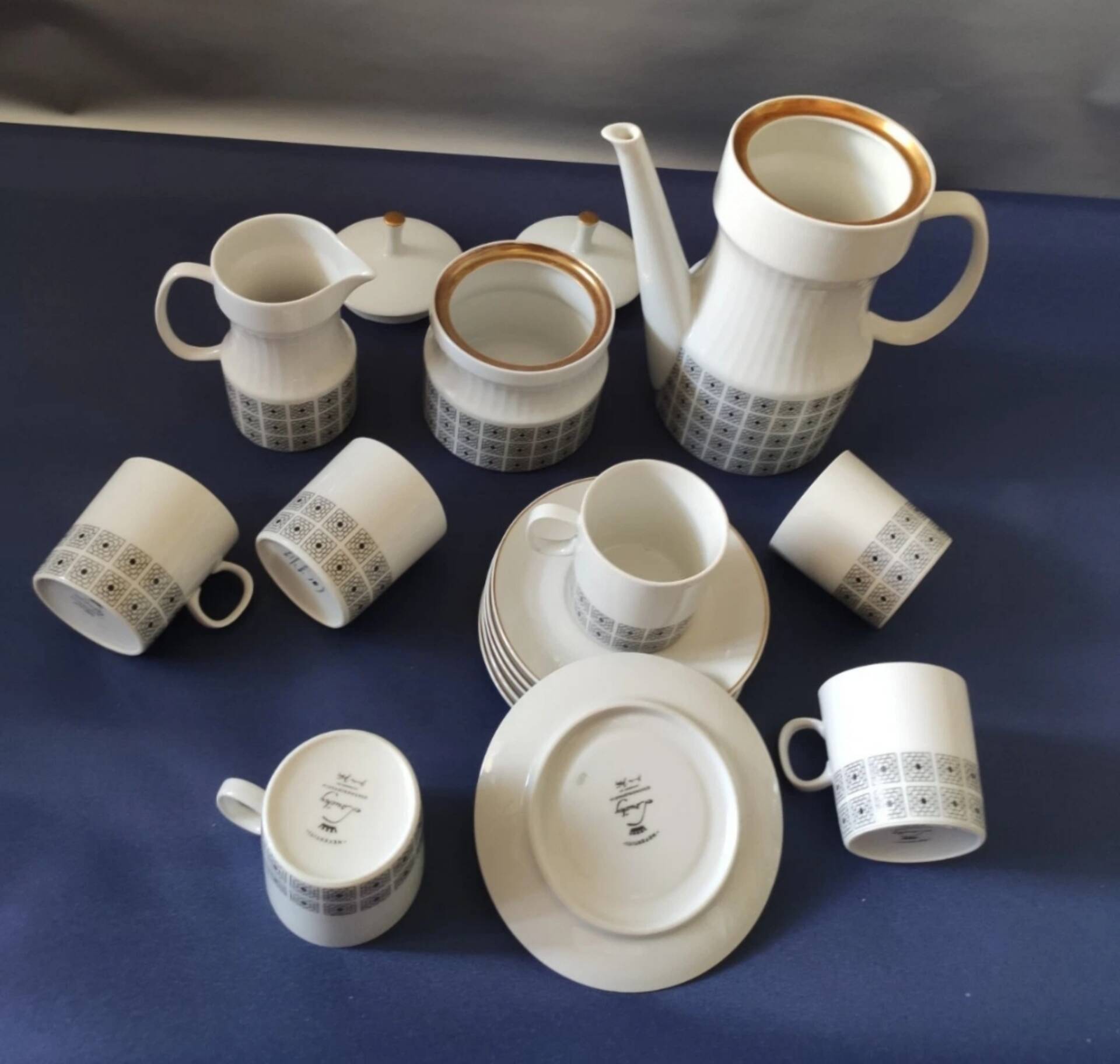 Nefertiti porcelain coffee service for 6 people.