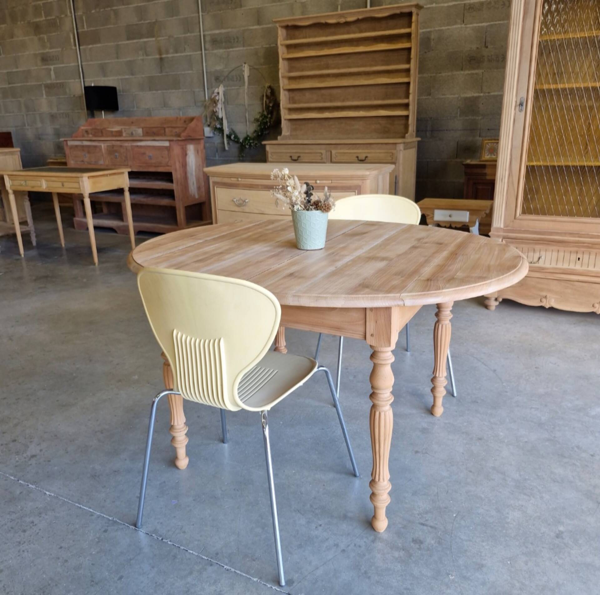 Oval solid cherry wood table with drop leaves + 2 extensions