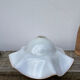 Suspension en verre blanche vintage forme fleur