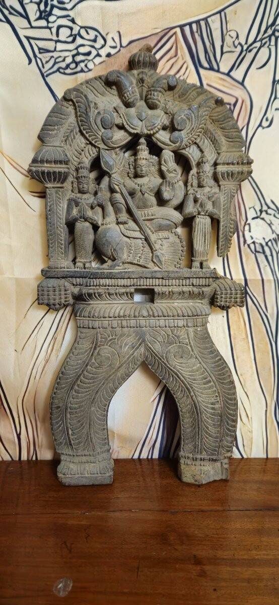 Ancient wooden sculpture – Finely carved Indonesian deity - 19th century