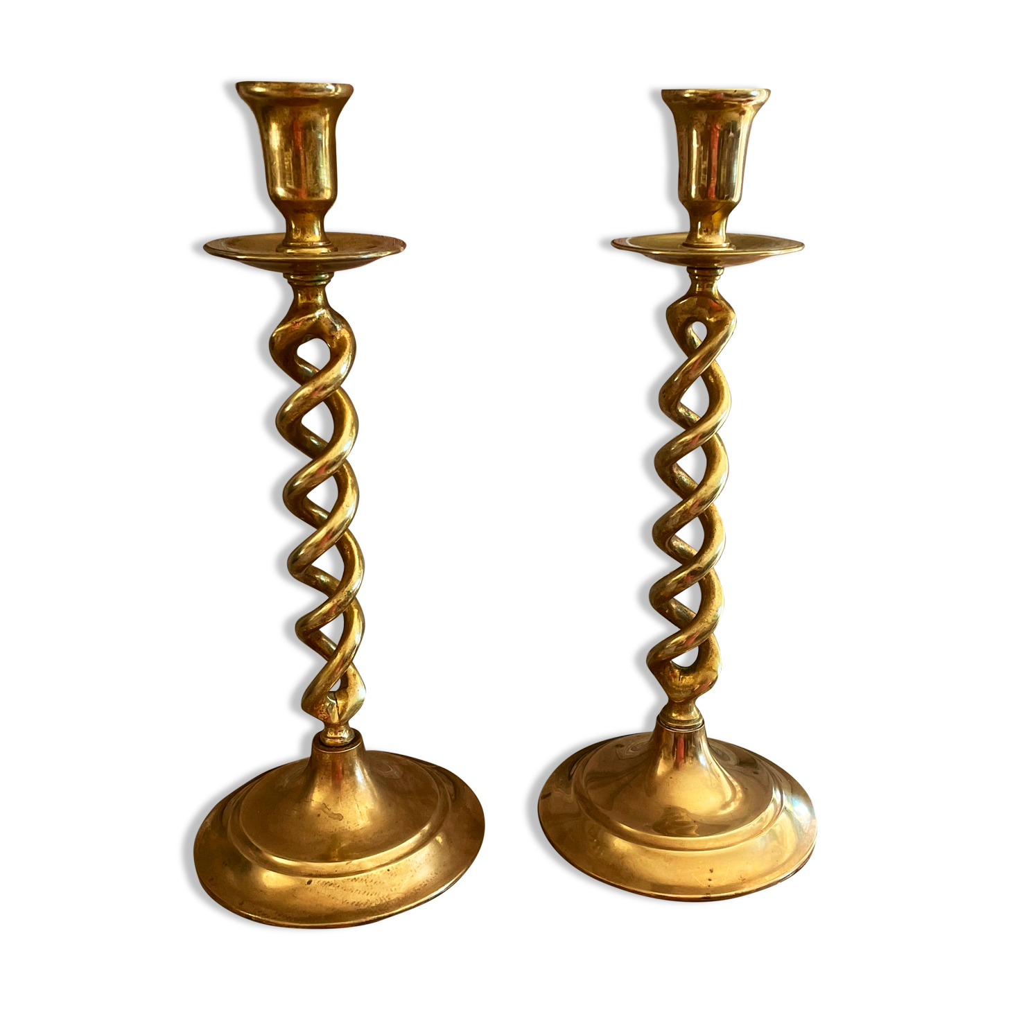 Paire de bougeoirs torsadés en bronze doré 32,5cm