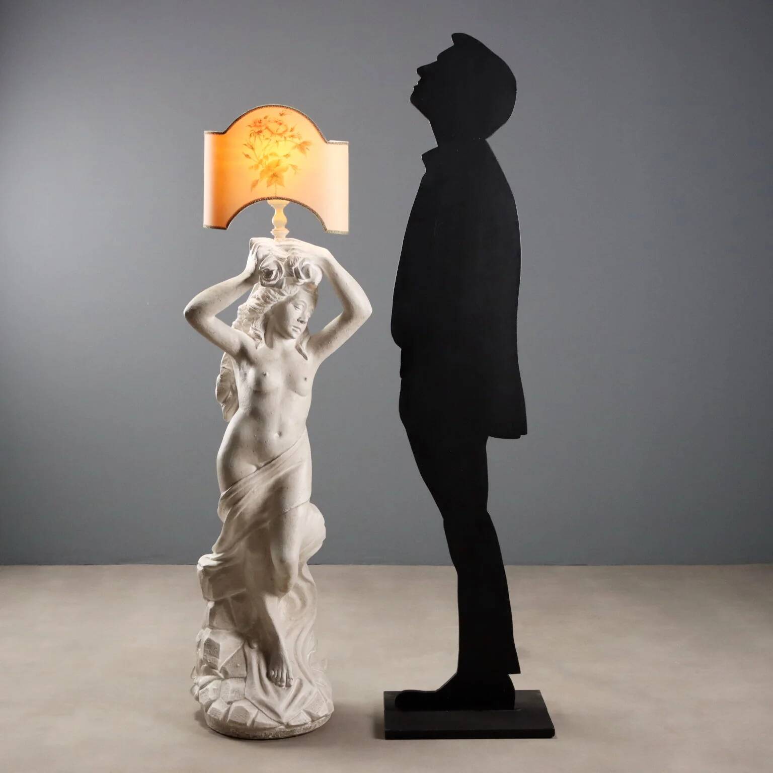 Antique floor lamp statue of a Nereid in concrete, 20th century.