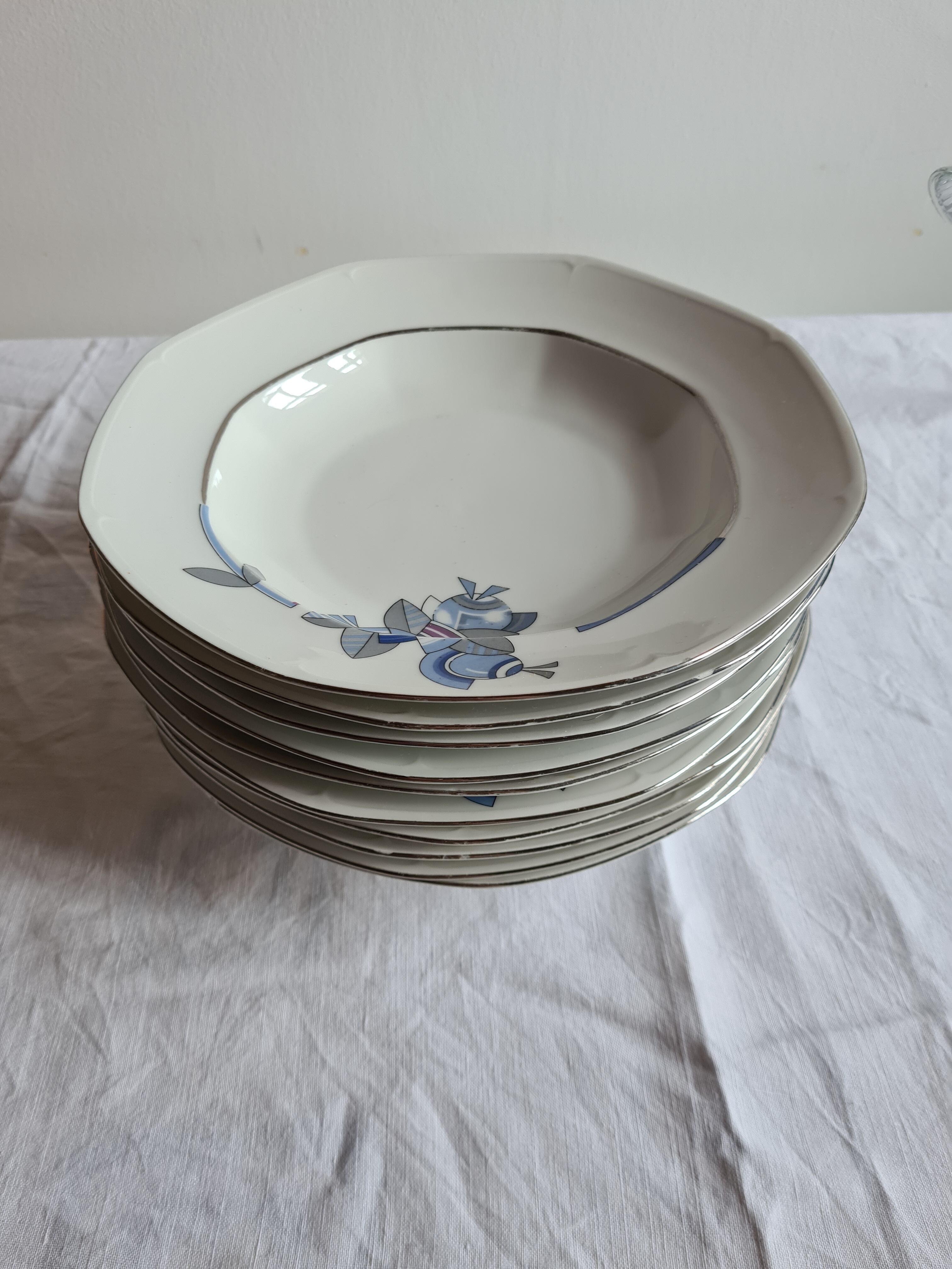 Porcelain plates