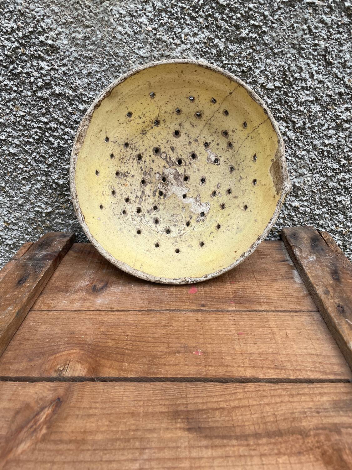 Auvergne faisselle plate from the 18th century in Provence