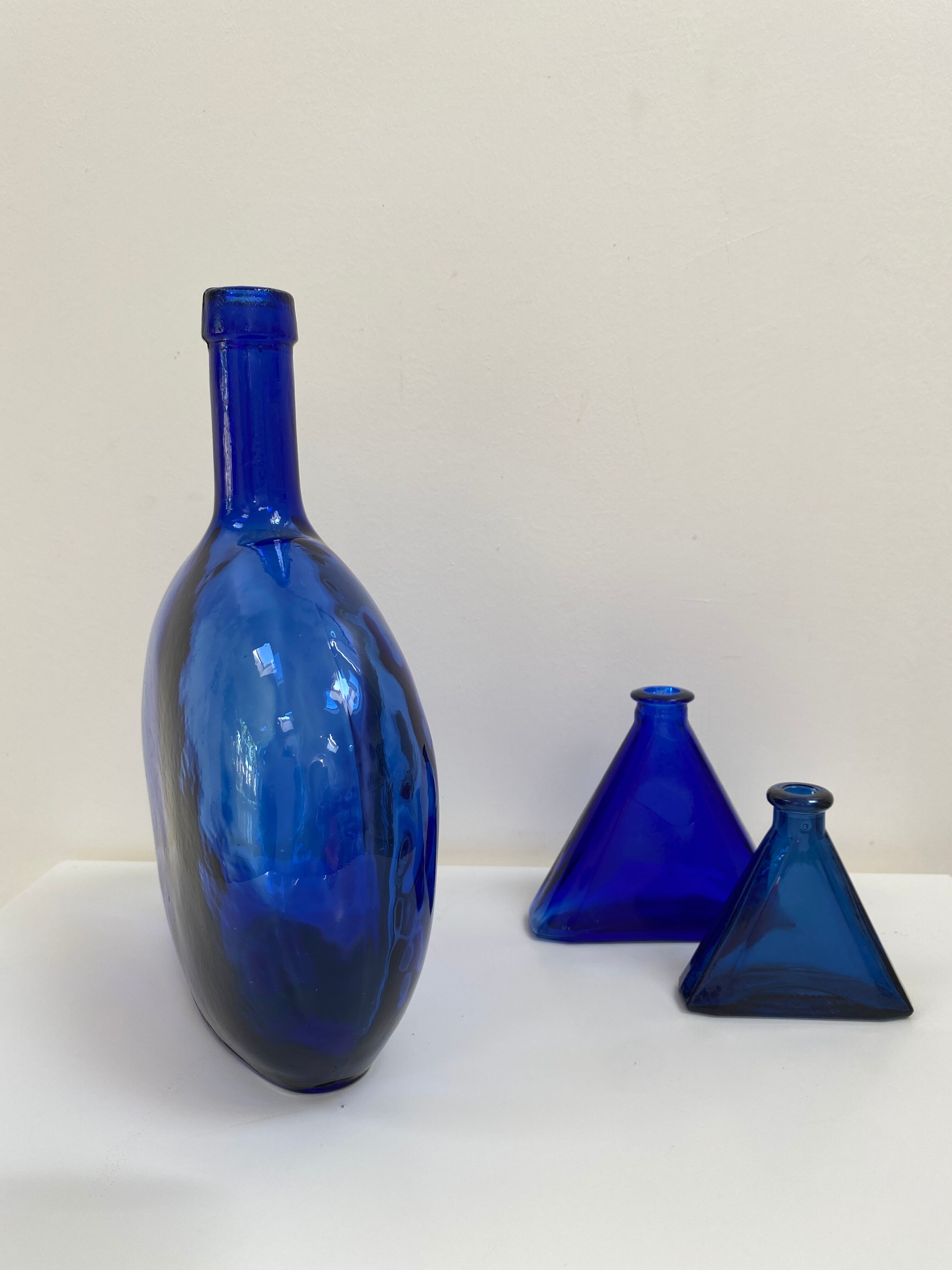 Carafe / vase / lady-jeanne in cobalt blue glass