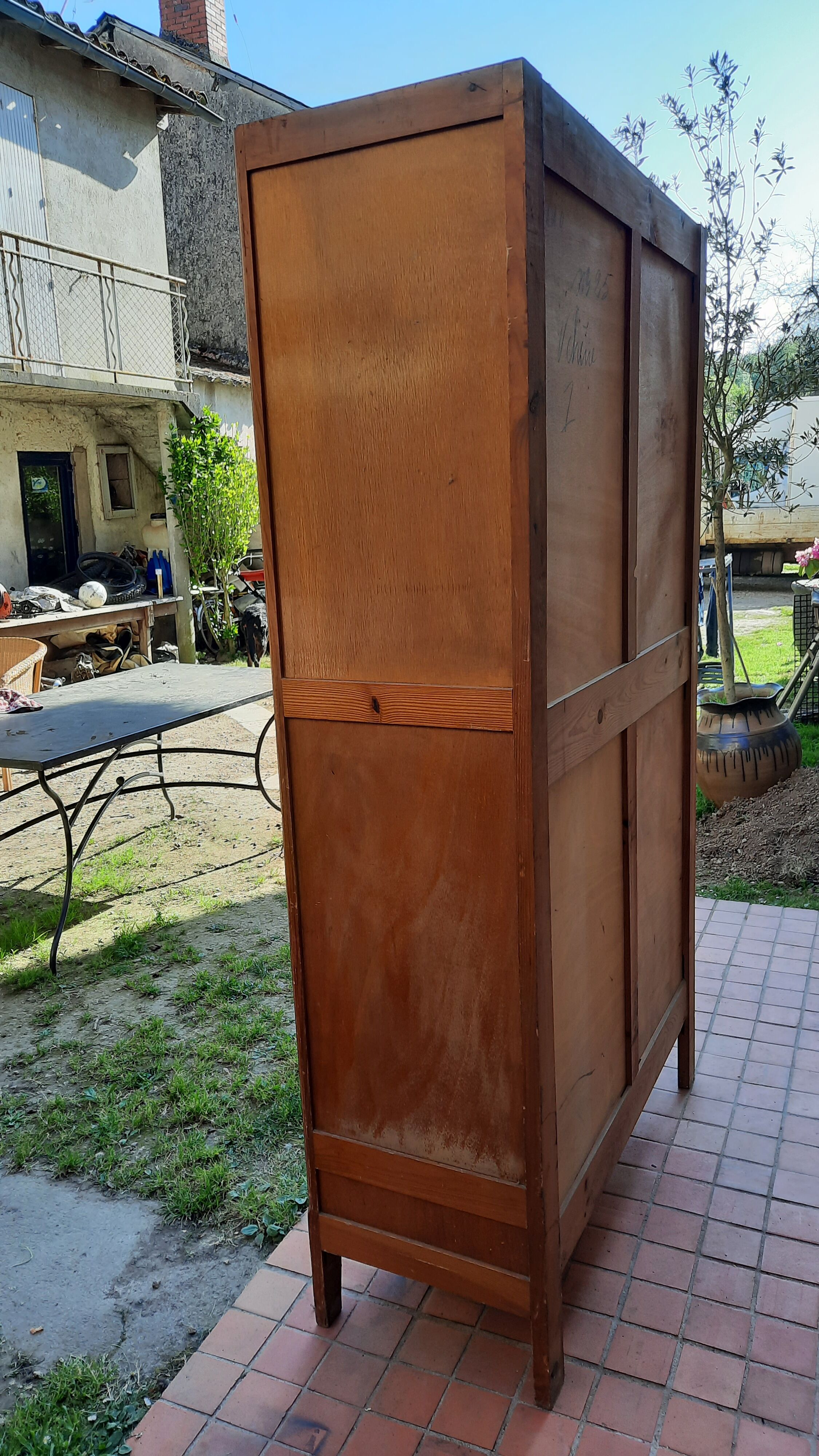 Armoire parisienne