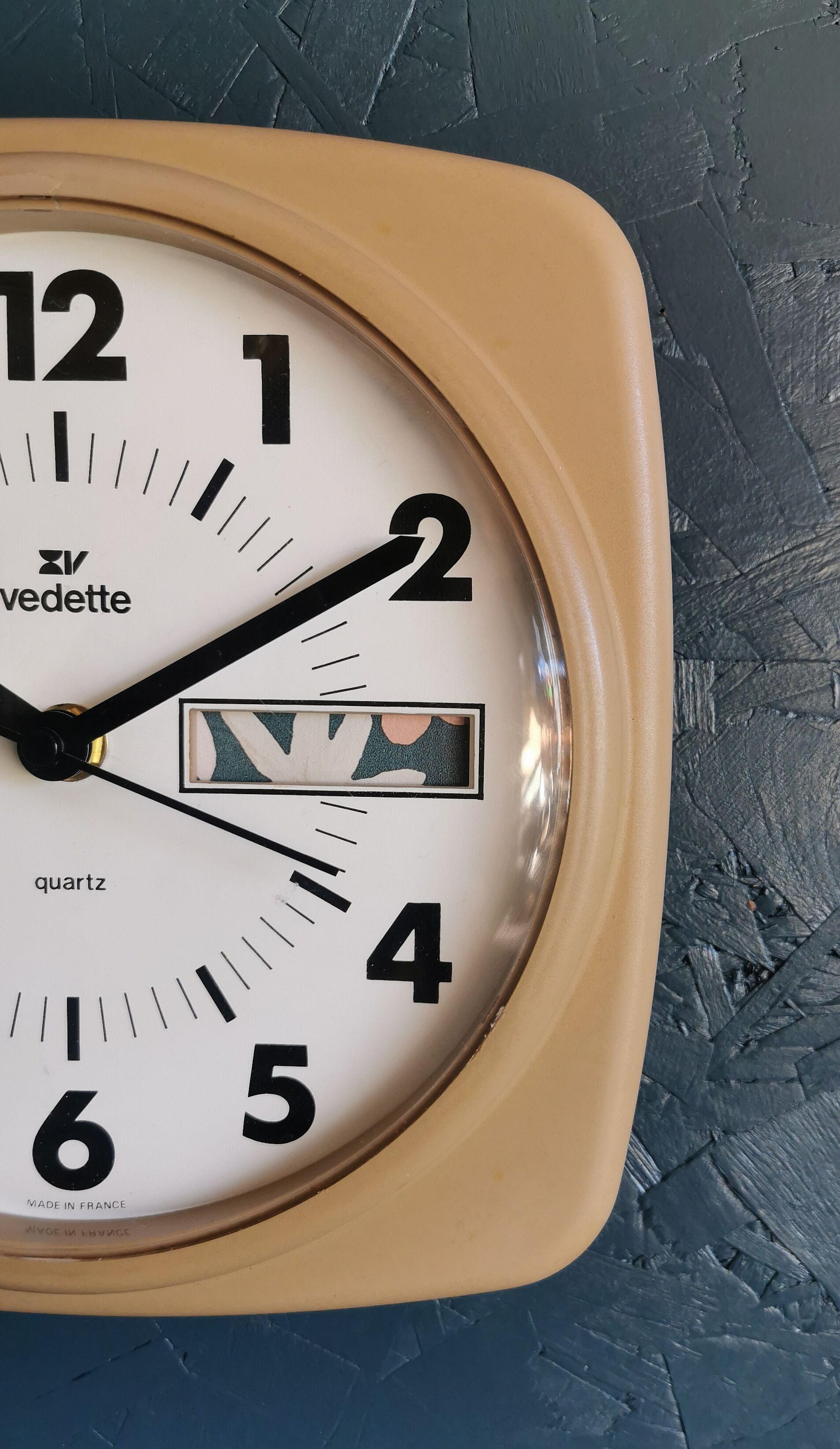 Vintage clock square silent wall clock "Mocha Spotlight"