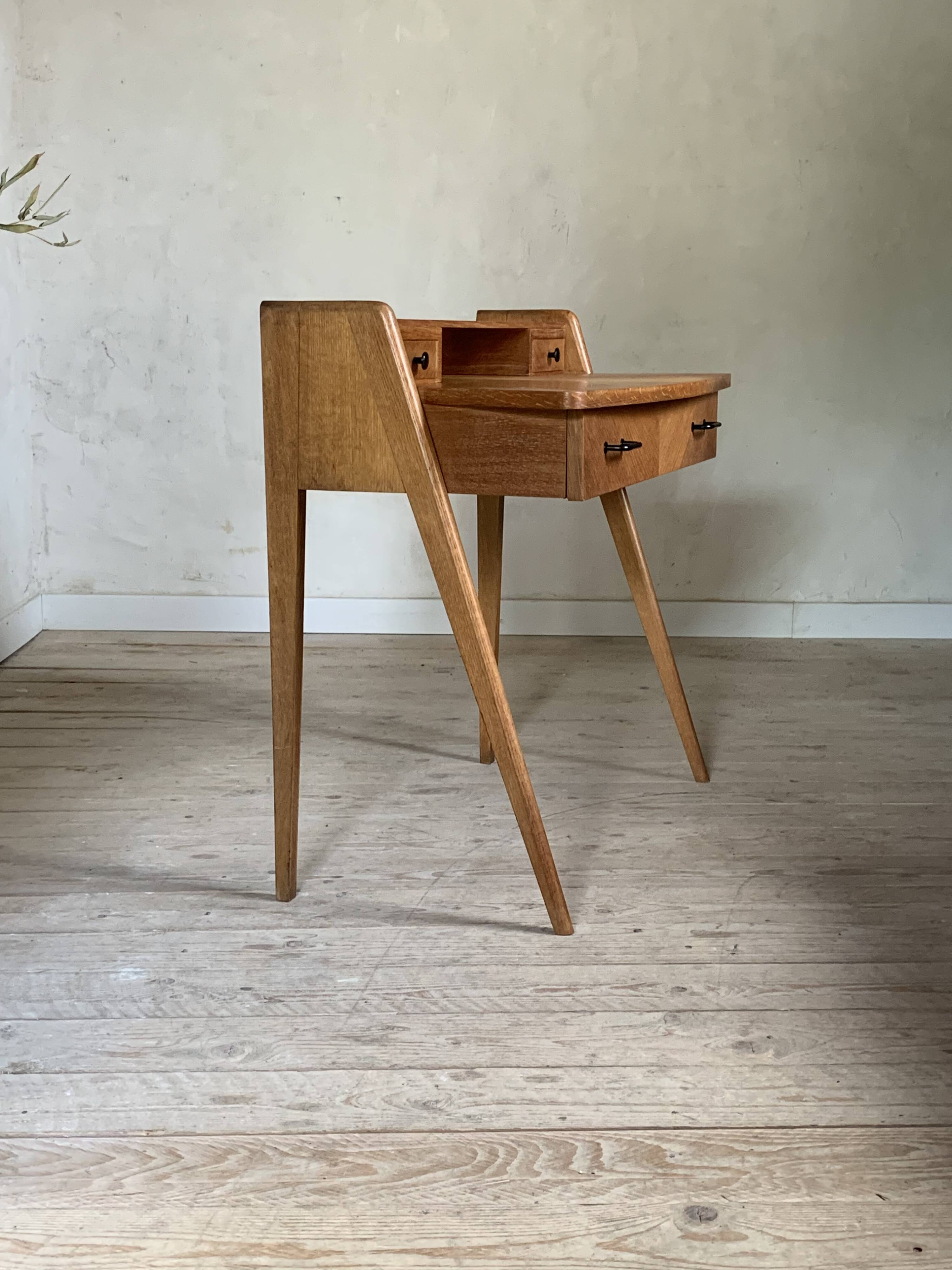 Foot oak writing desk