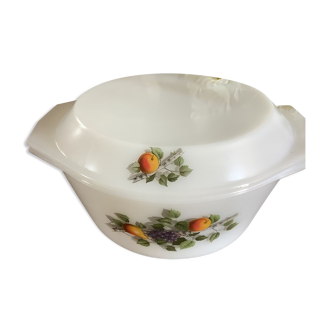 Vintage arcopal casserole dish