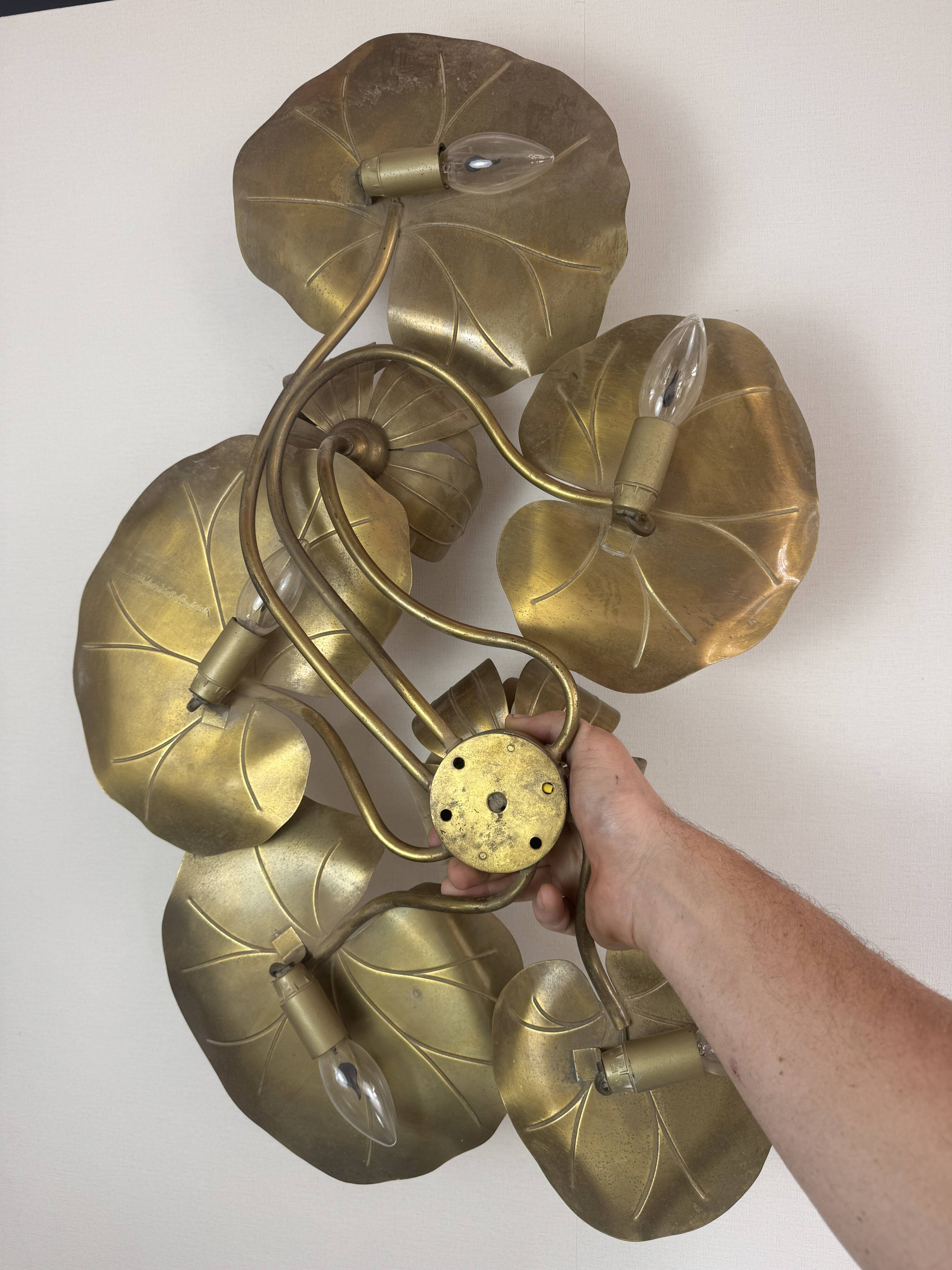 Large lily pad ceiling light in gilded brass Hollywood Regency — 7 lights — 1970