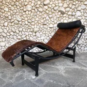 LC4 chaise longue in cowhide and black frame by Cassina, 1970–80