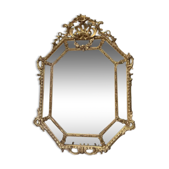 Miroir à parecloses à fronton, doré à la feuille d’or