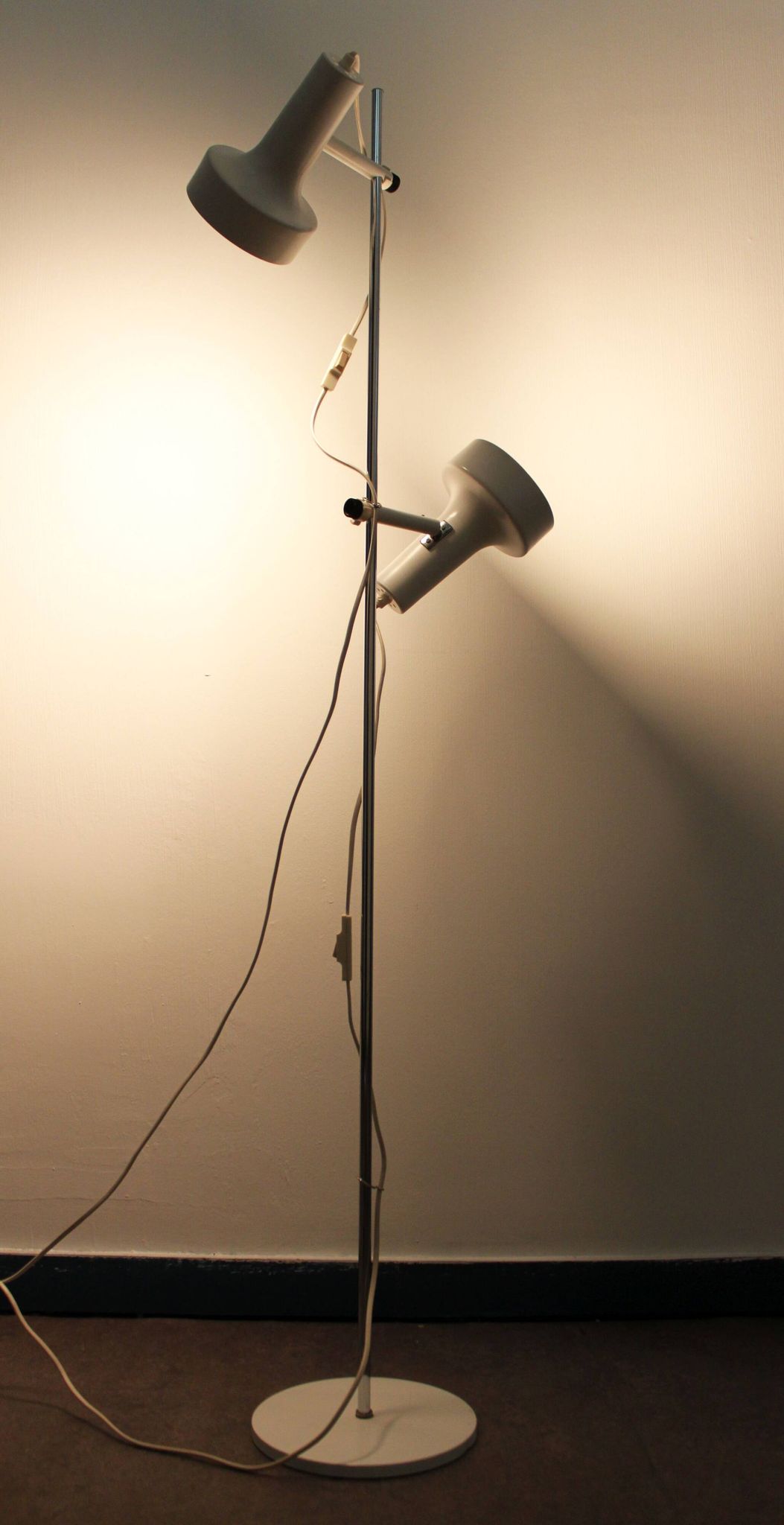 Lampadaire 2 spots « Modèle 562 » par J. Junge, Danemark, 1970.