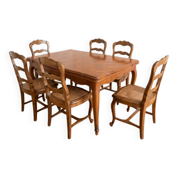 Dining table set with 6 chairs in cherry wood.