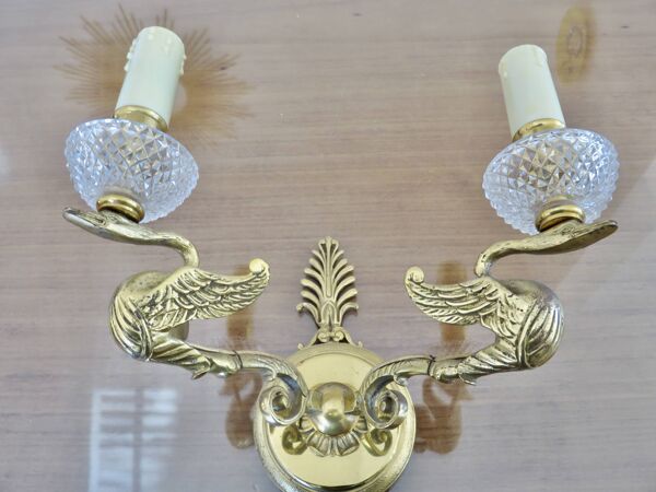 Paire d'appliques Lucien Gau ''aux cygnes'' bronze doré à l'or vif et cristal
