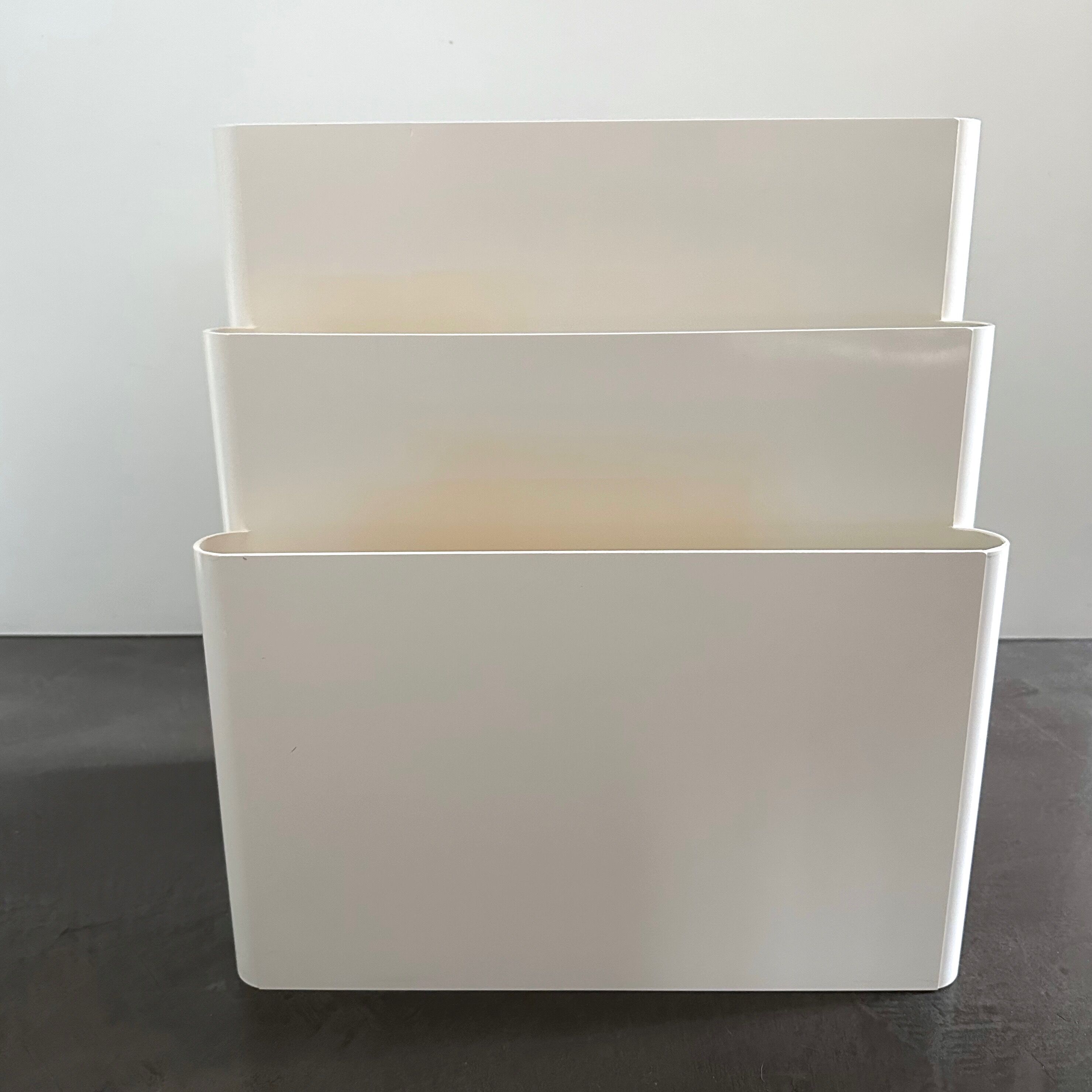 Kartell magazine rack by Giotto Stoppino