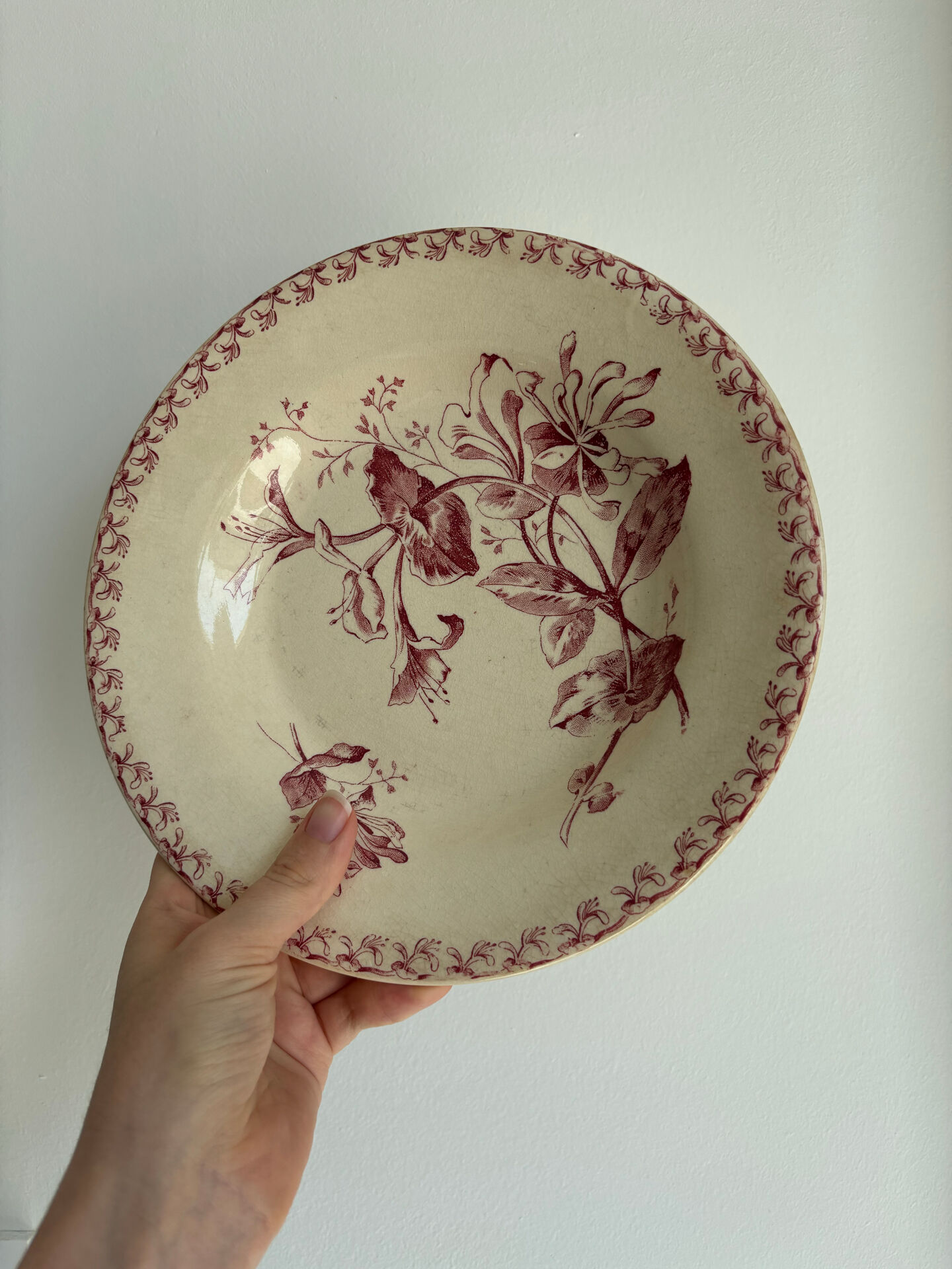 Hollow plate red ironstone honeysuckle pattern from Gien pottery