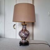 Lampe sur un vase ancien en émail cloisonné à joli décor floral rose