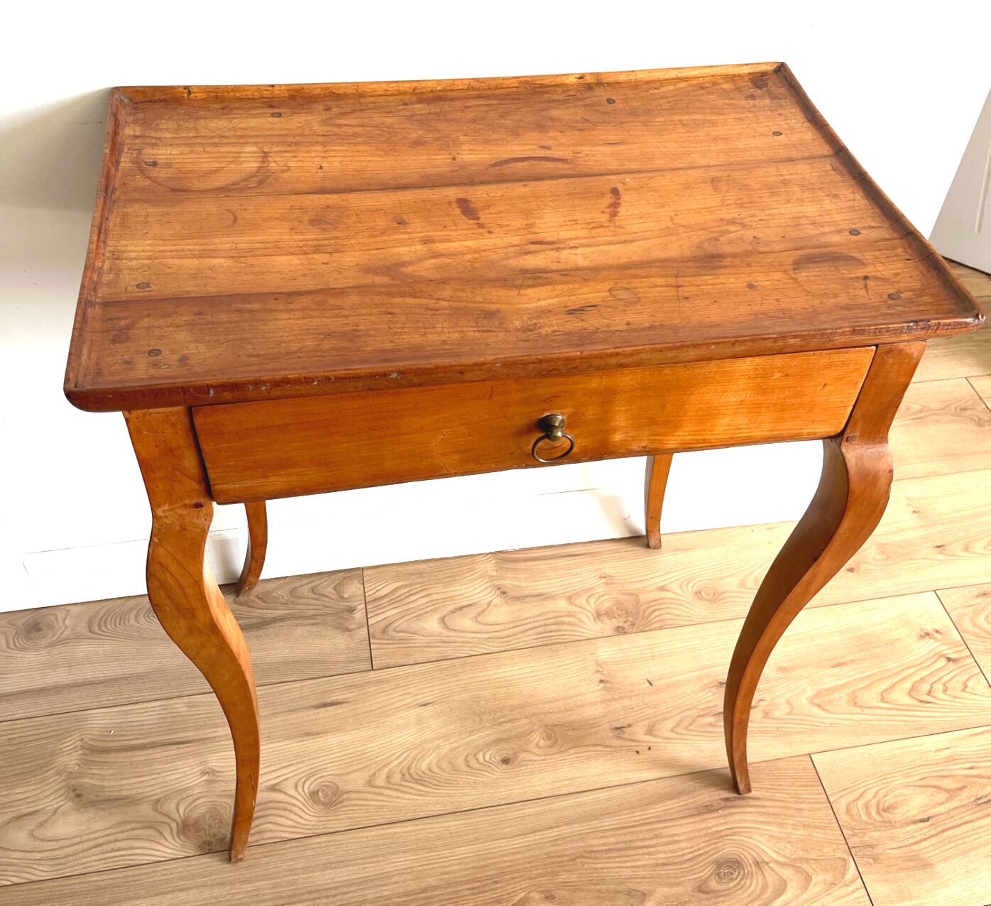 Small cabaret table in Louis XV style with a drawer.
