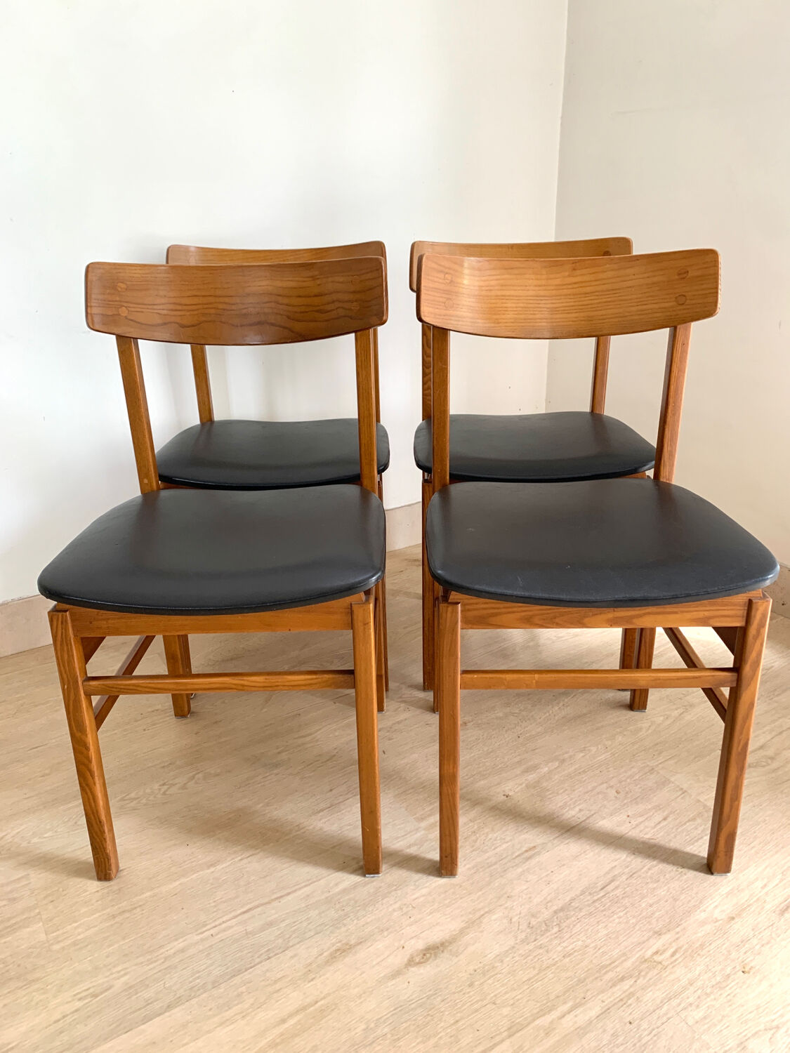 Suite de 4 chaises Gessef style scandinave
