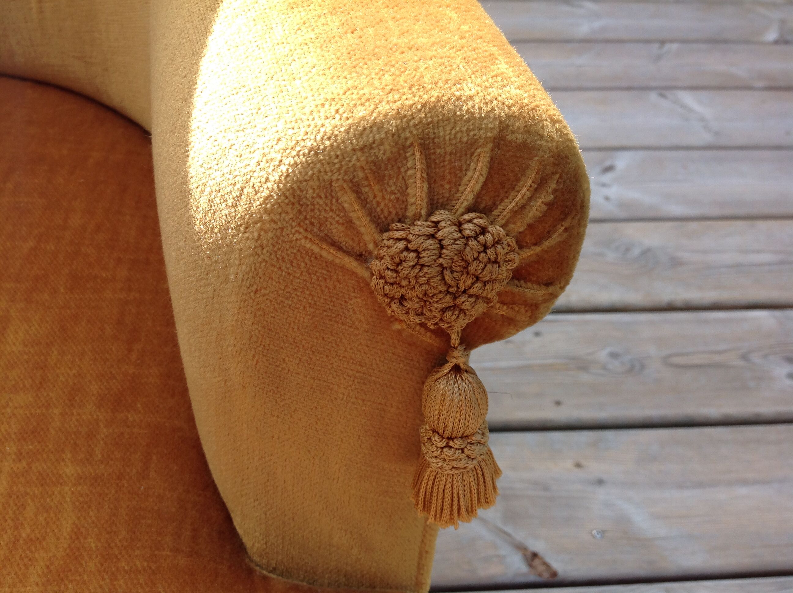 Yellow velvet toad sofa