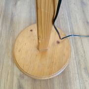 Articulated vintage floor lamp in pine – Scandinavian craftsmanship