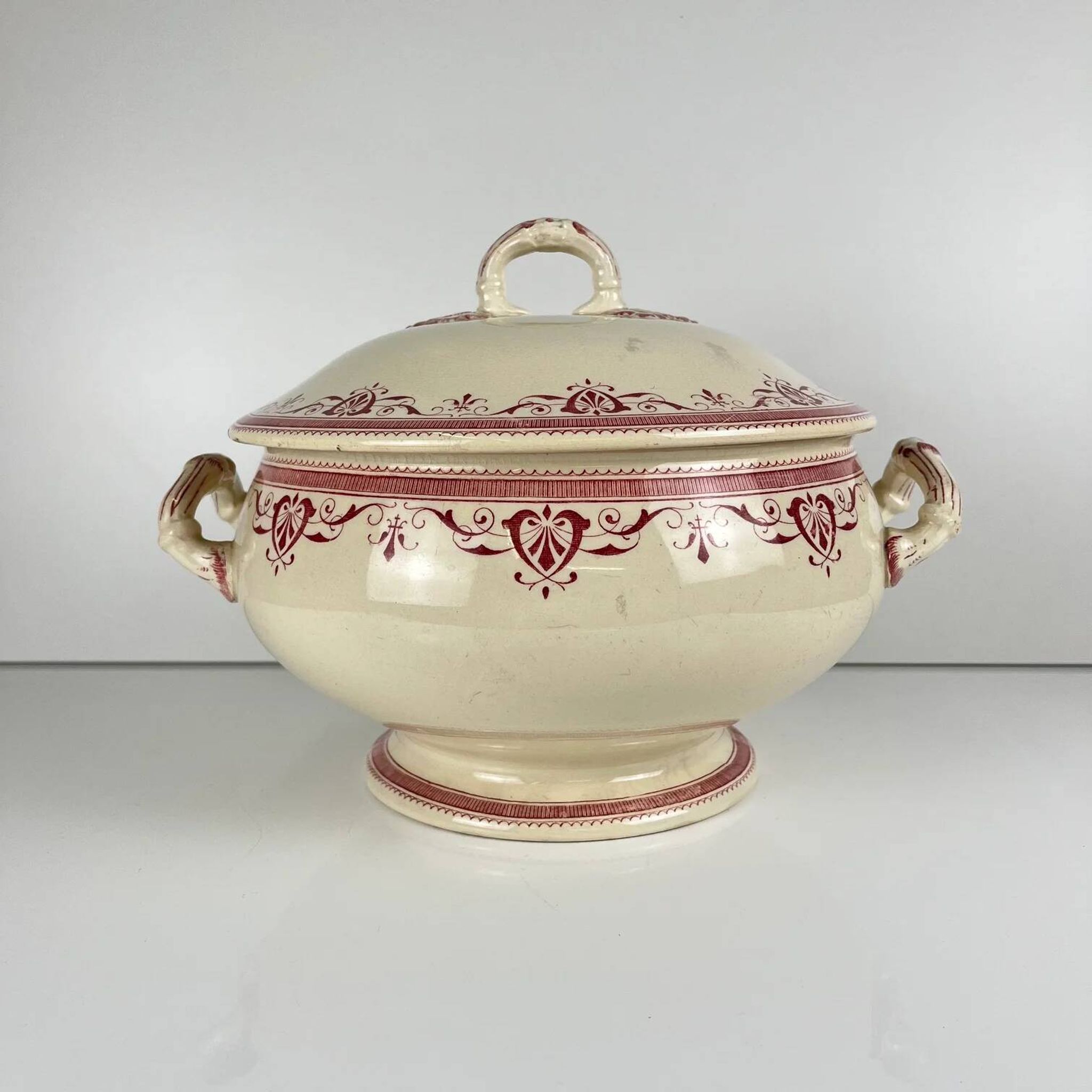 Ironstone soup tureen Creil & Montereau, "Admiral" model, red, 19th century.