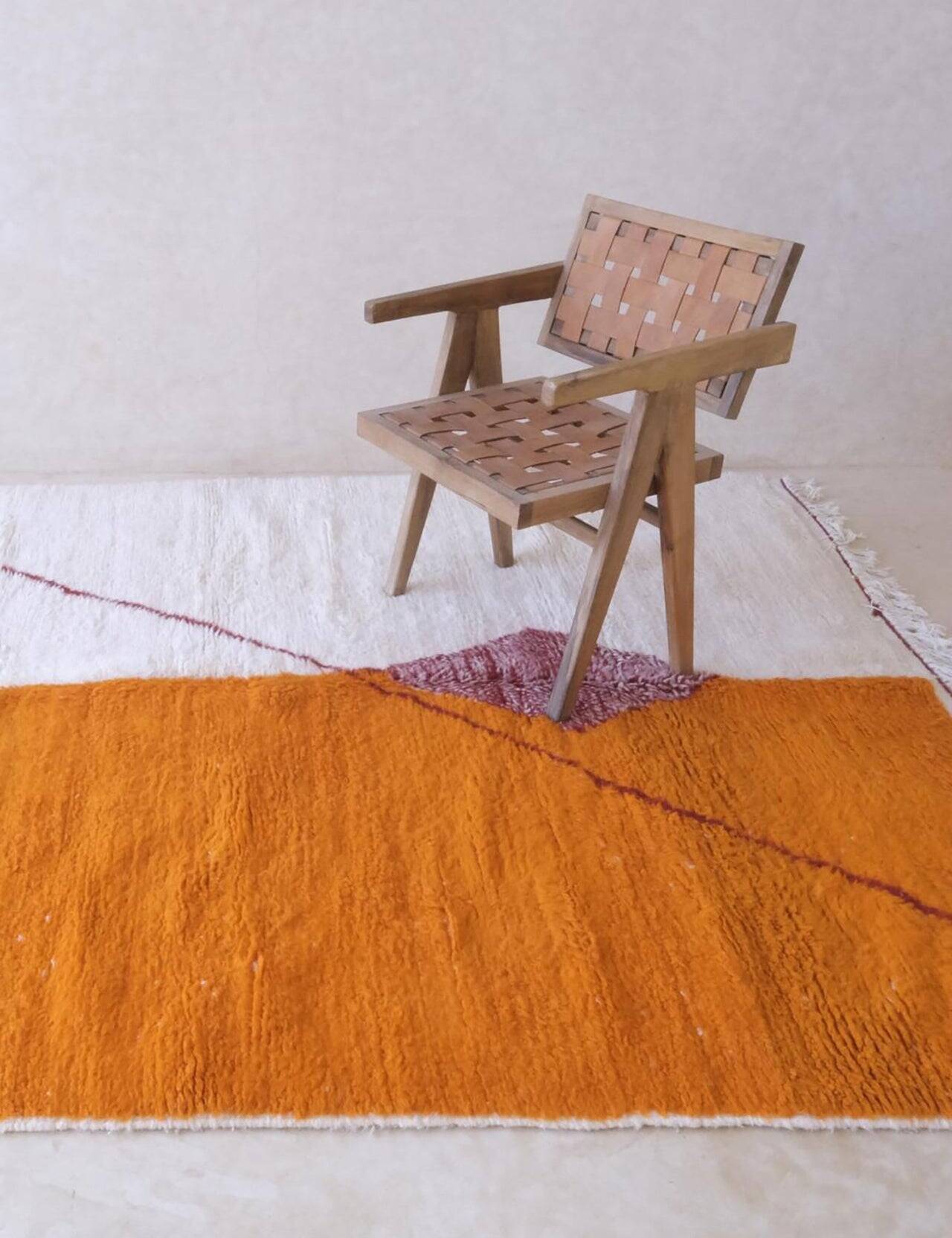 Traditional hand-woven Berber rug size 150 x 250 cm