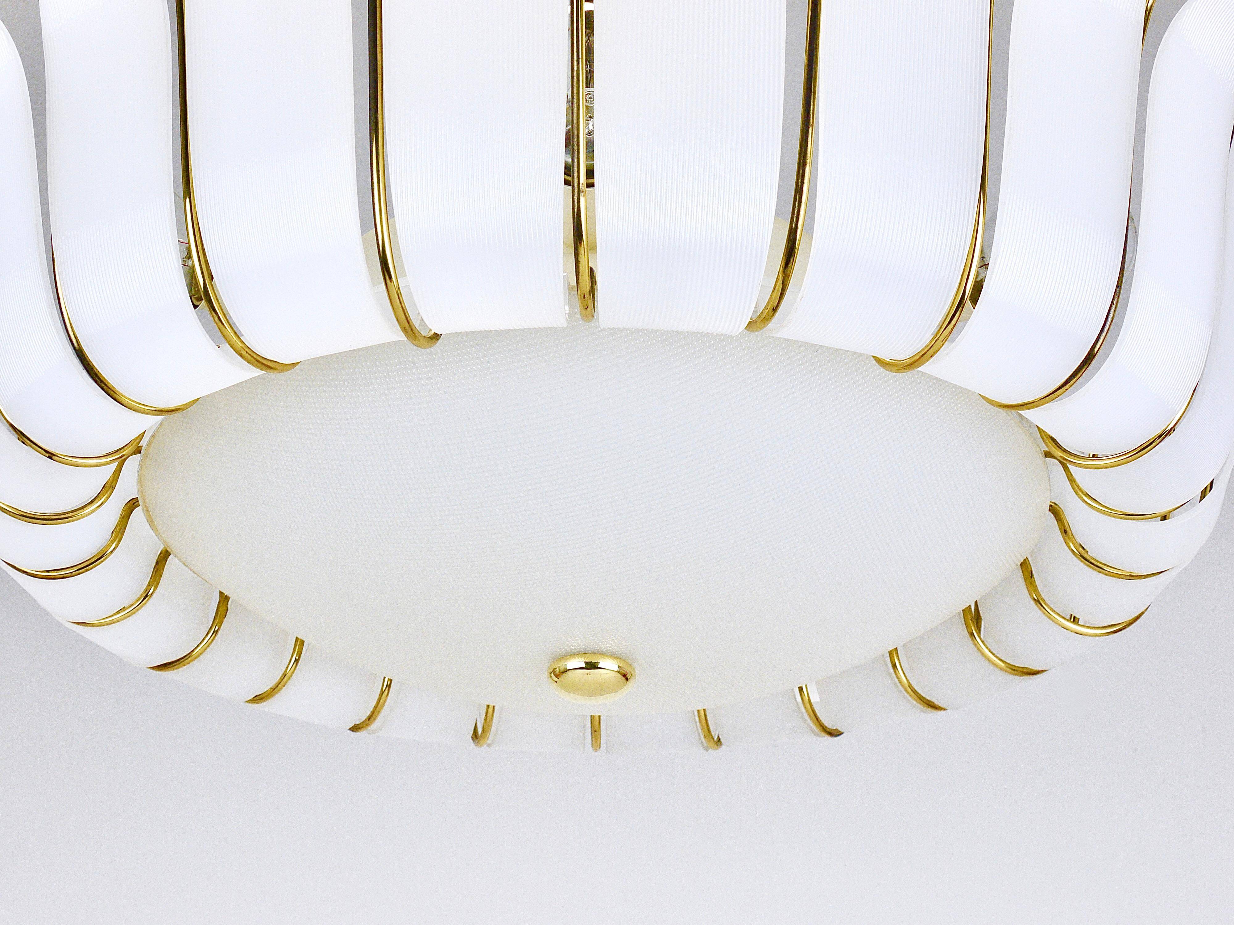 Grand chandelier Rupert Nikoll 27" mid-century brass with leaves, Austria, 1950.