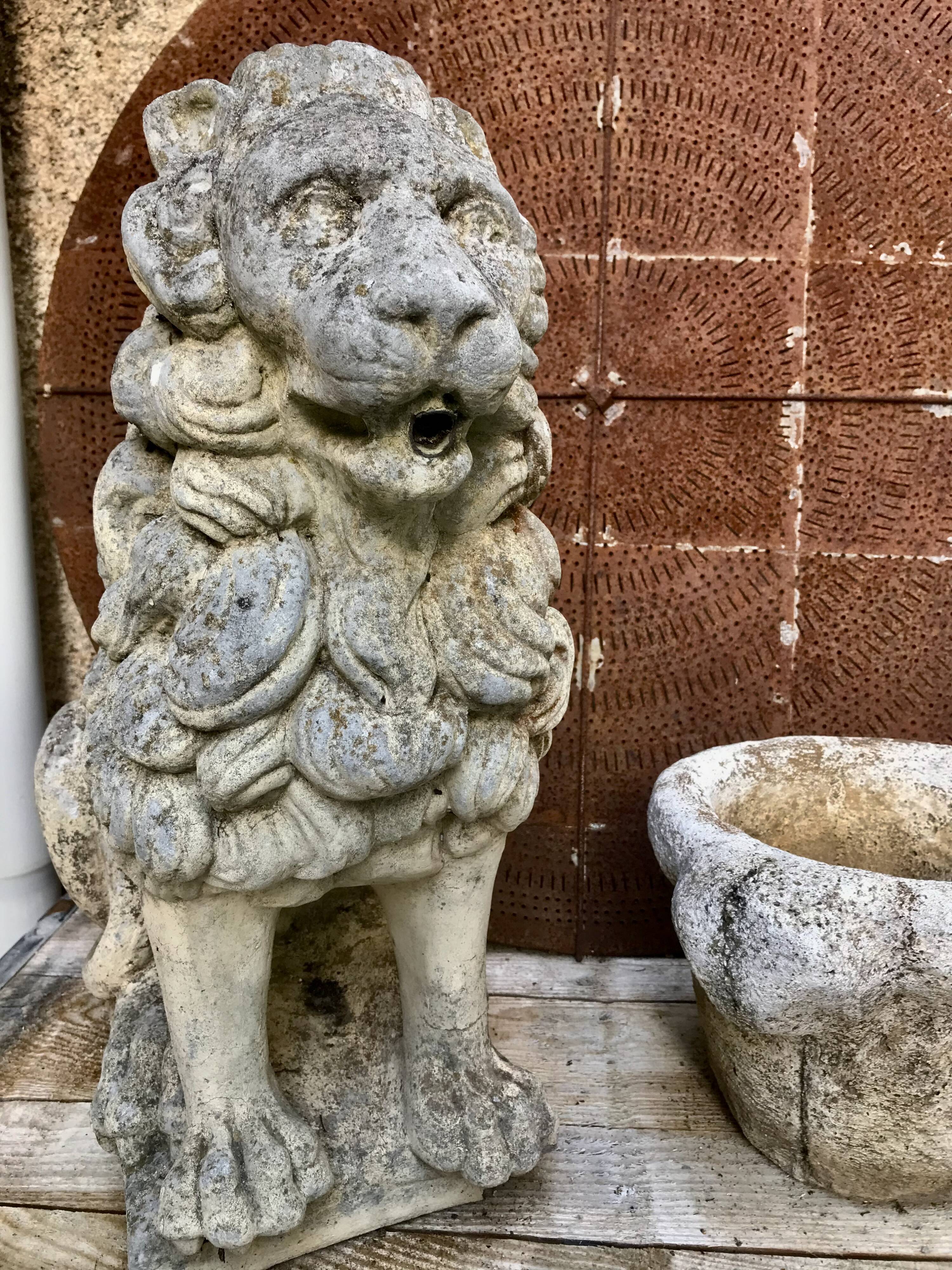 Fountain statue Lion stone reconstituted